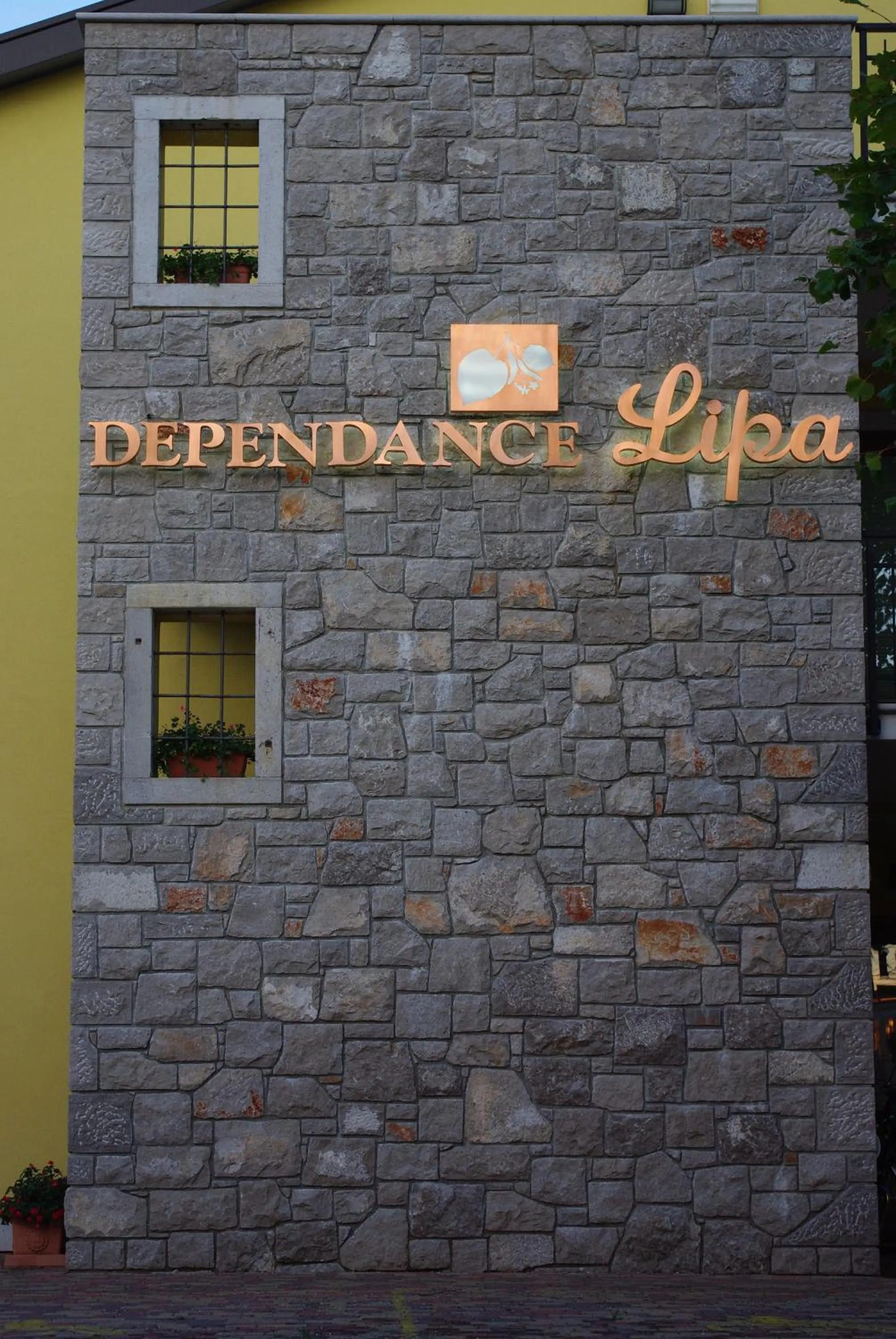 Facade/entrance in Dependance Lipa