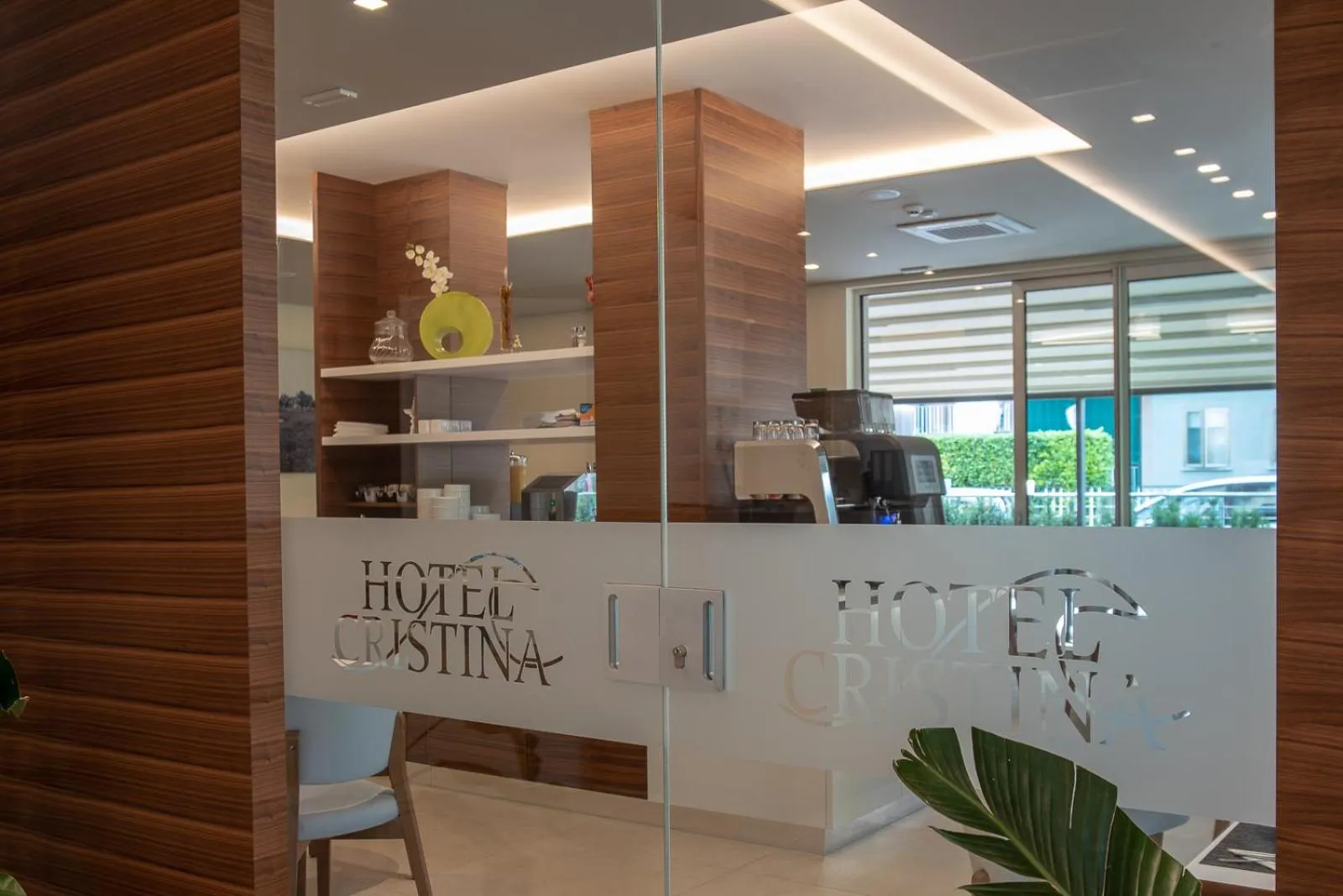 Restaurant/places to eat in Hotel Cristina