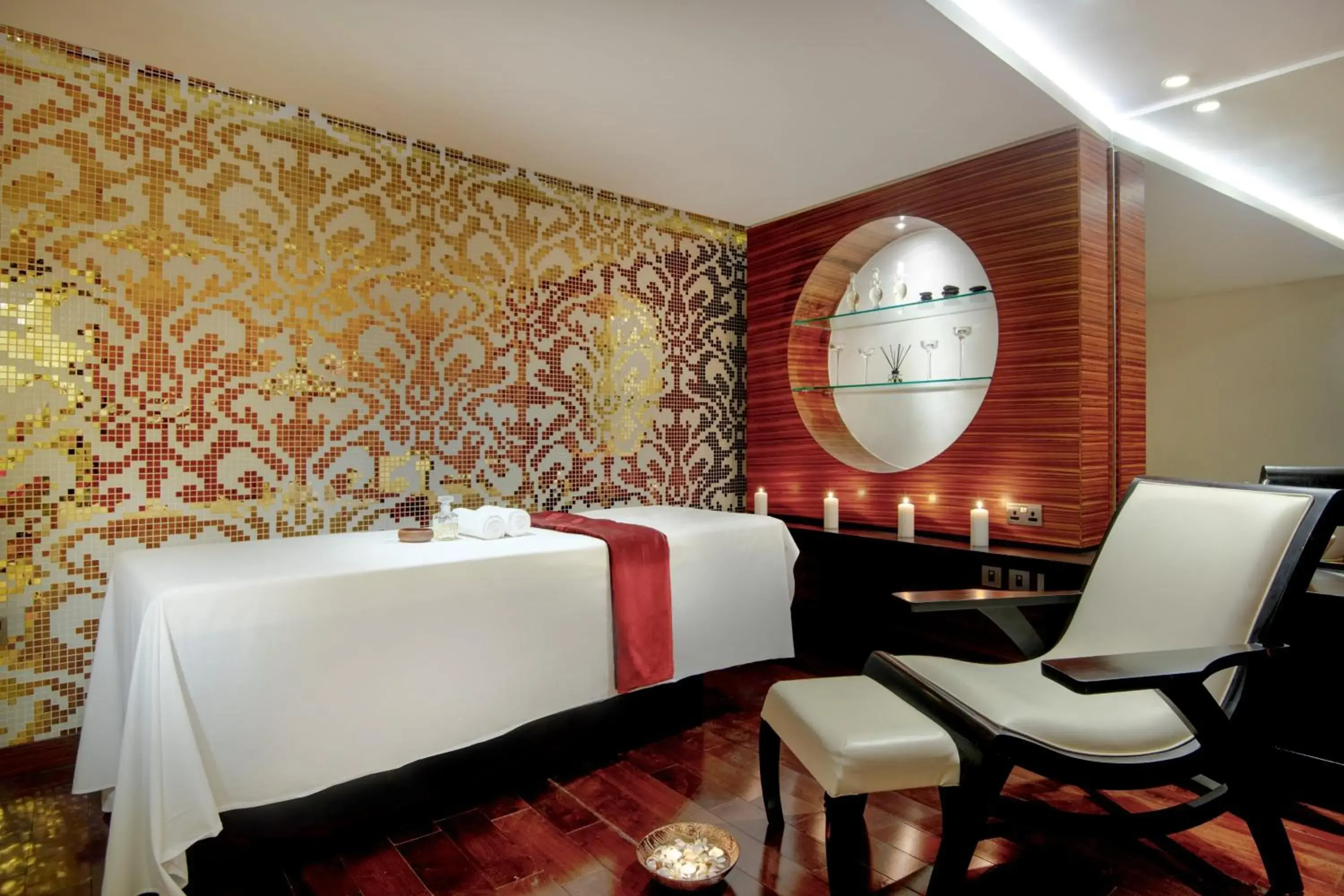 Spa and wellness centre/facilities, Bed in Crowne Plaza Doha - The Business Park by IHG Spa and wellness centre/facilities, Bed in Crowne Plaza Doha - The Business Park by IHG