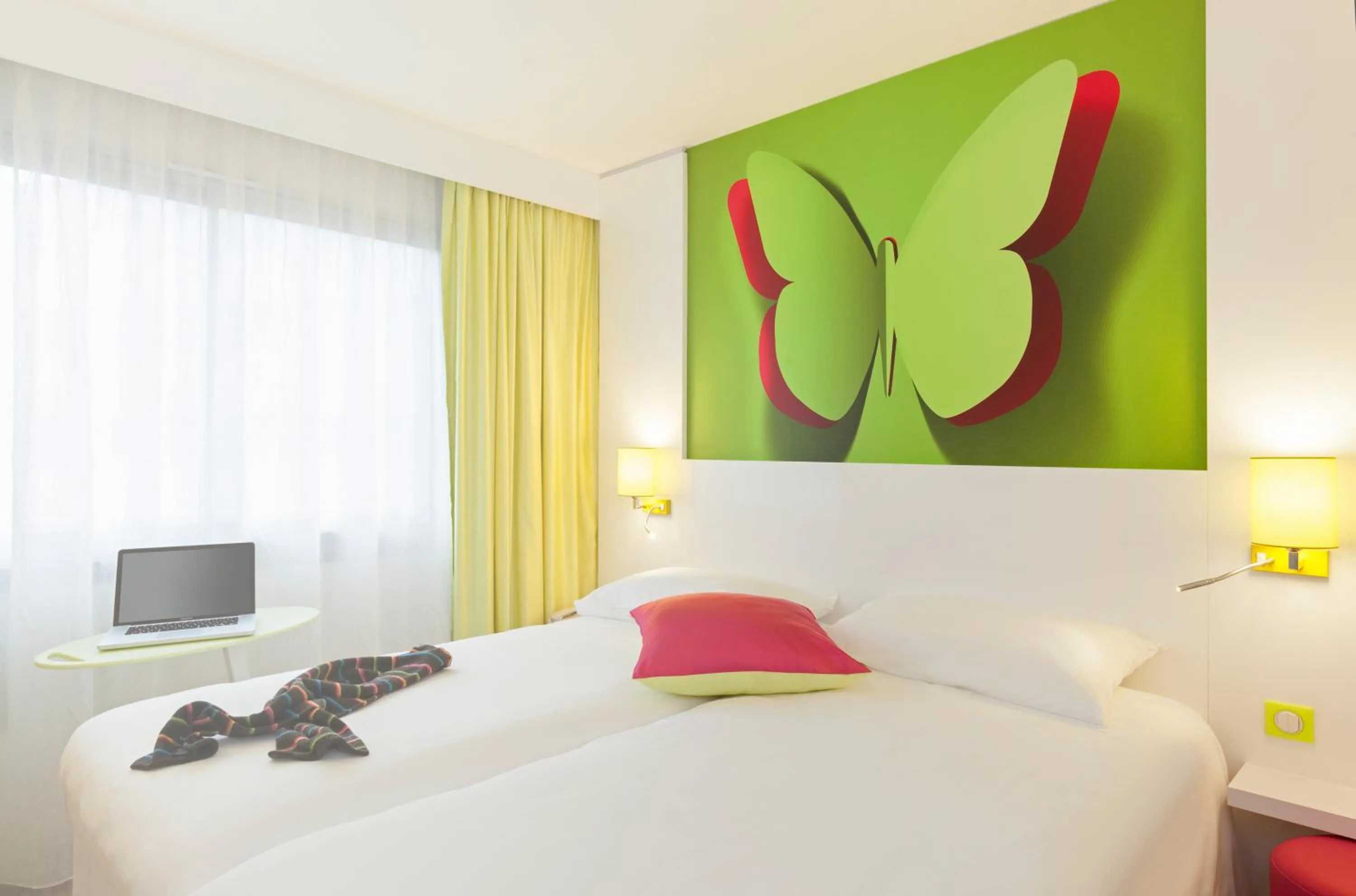 Bedroom, Bed in ibis Styles Bordeaux Saint Médard