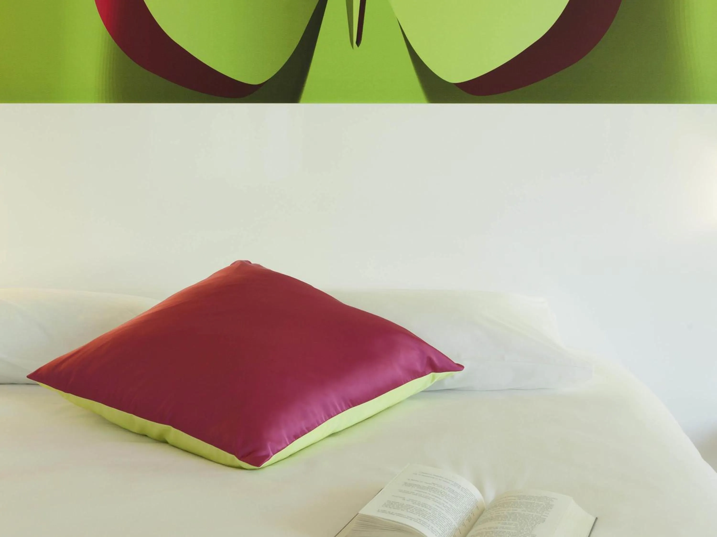 Bedroom, Bed in ibis Styles Bordeaux Saint Médard