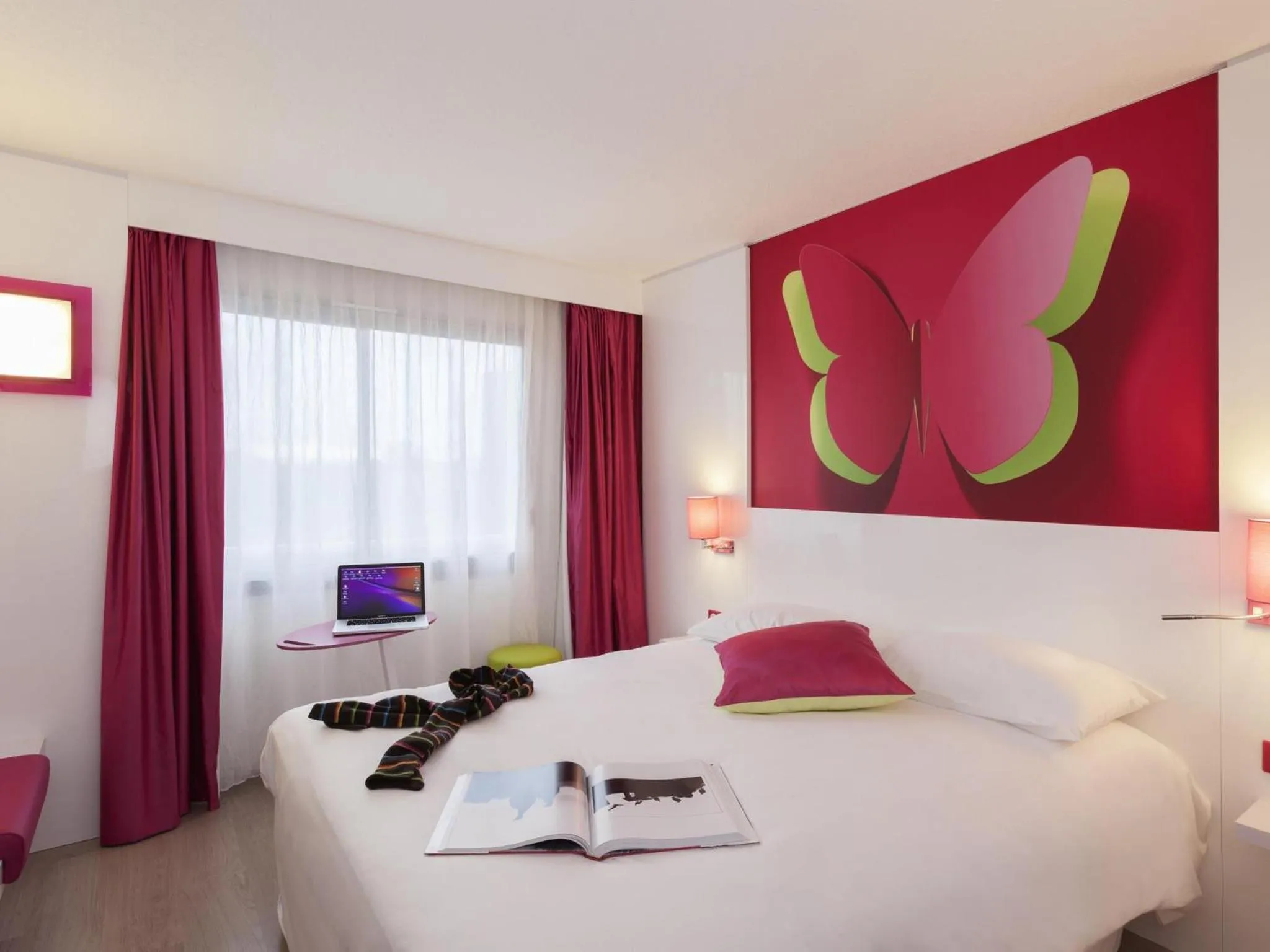 Bedroom, Bed in ibis Styles Bordeaux Saint Médard