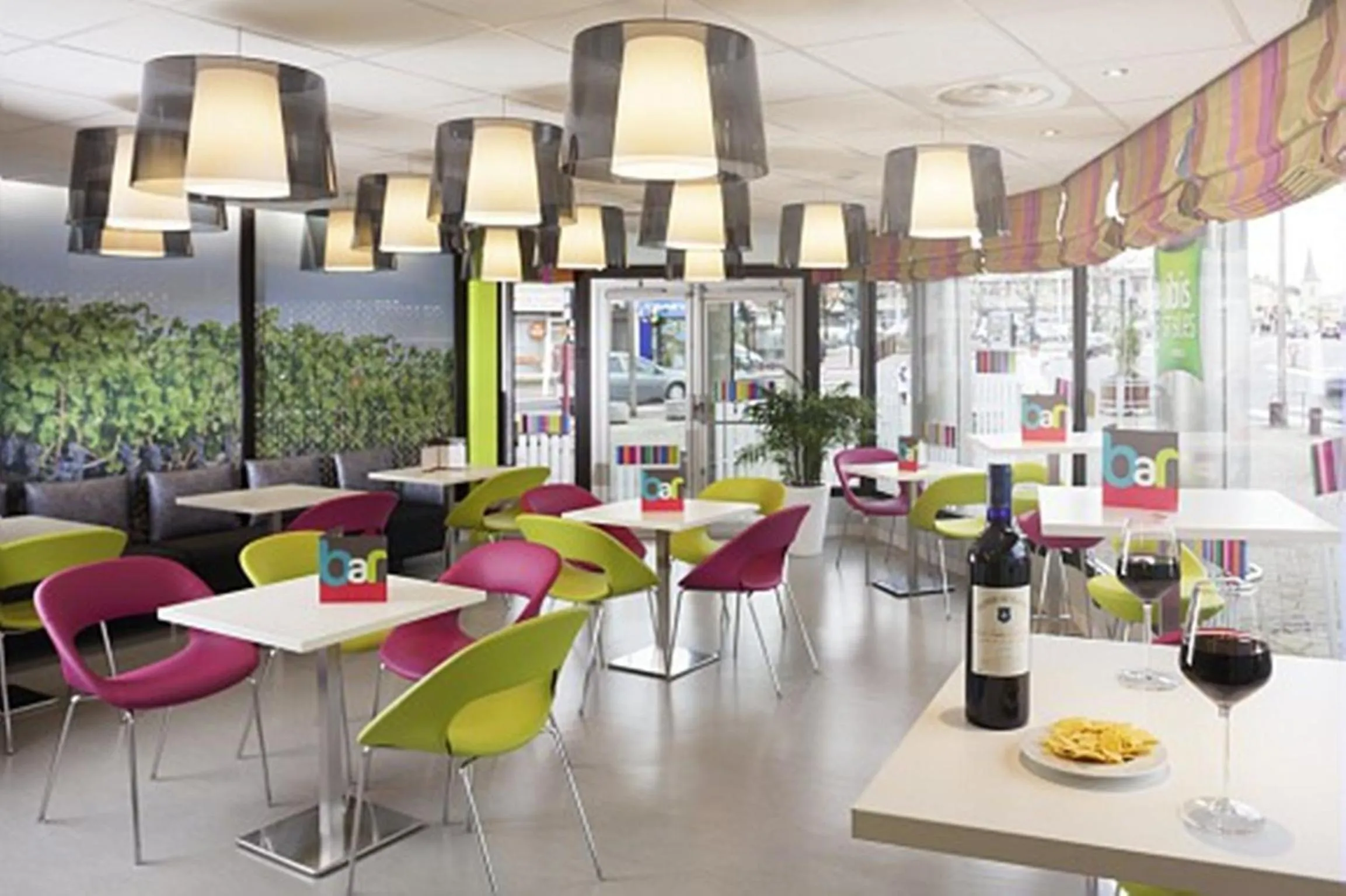 Restaurant/places to eat in ibis Styles Bordeaux Saint Médard