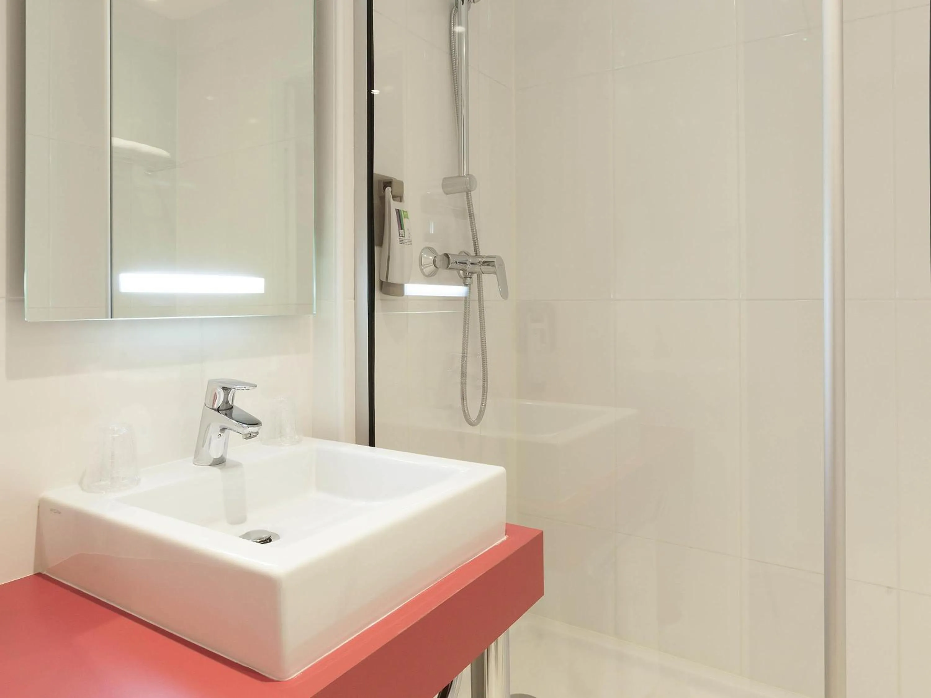 Bedroom in ibis Styles Bordeaux Saint Médard