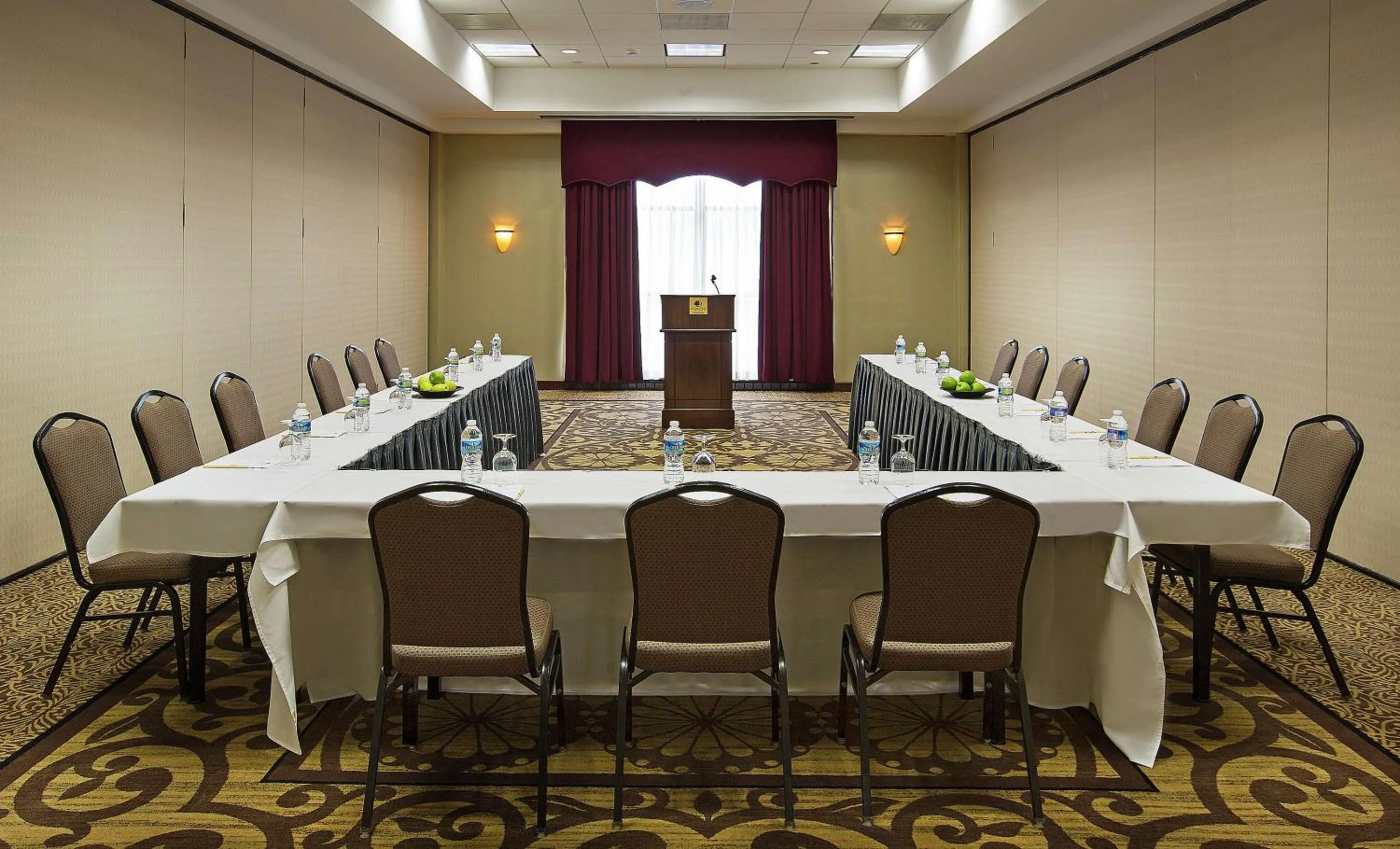 Meeting/conference room in DoubleTree by Hilton Charlotte Airport