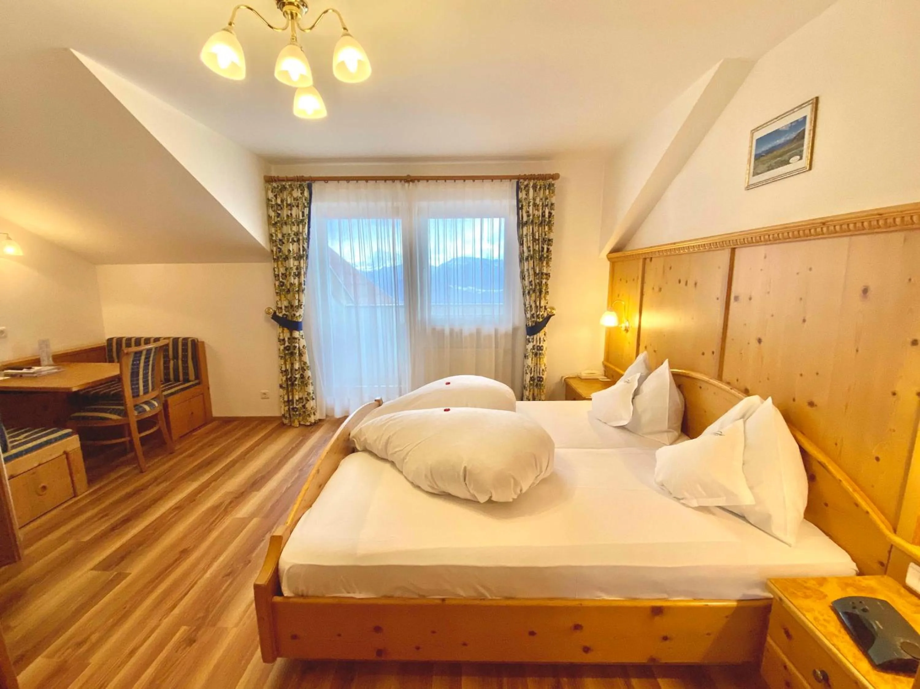 Photo of the whole room, Bed in Granpanorama Wellnesshotel Sambergerhof Superior