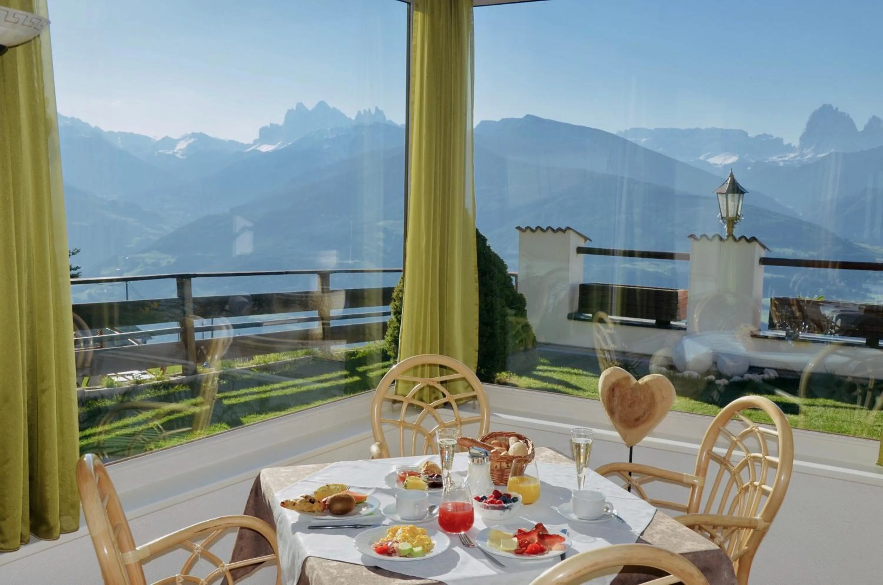 Photo of the whole room in Granpanorama Wellnesshotel Sambergerhof Superior