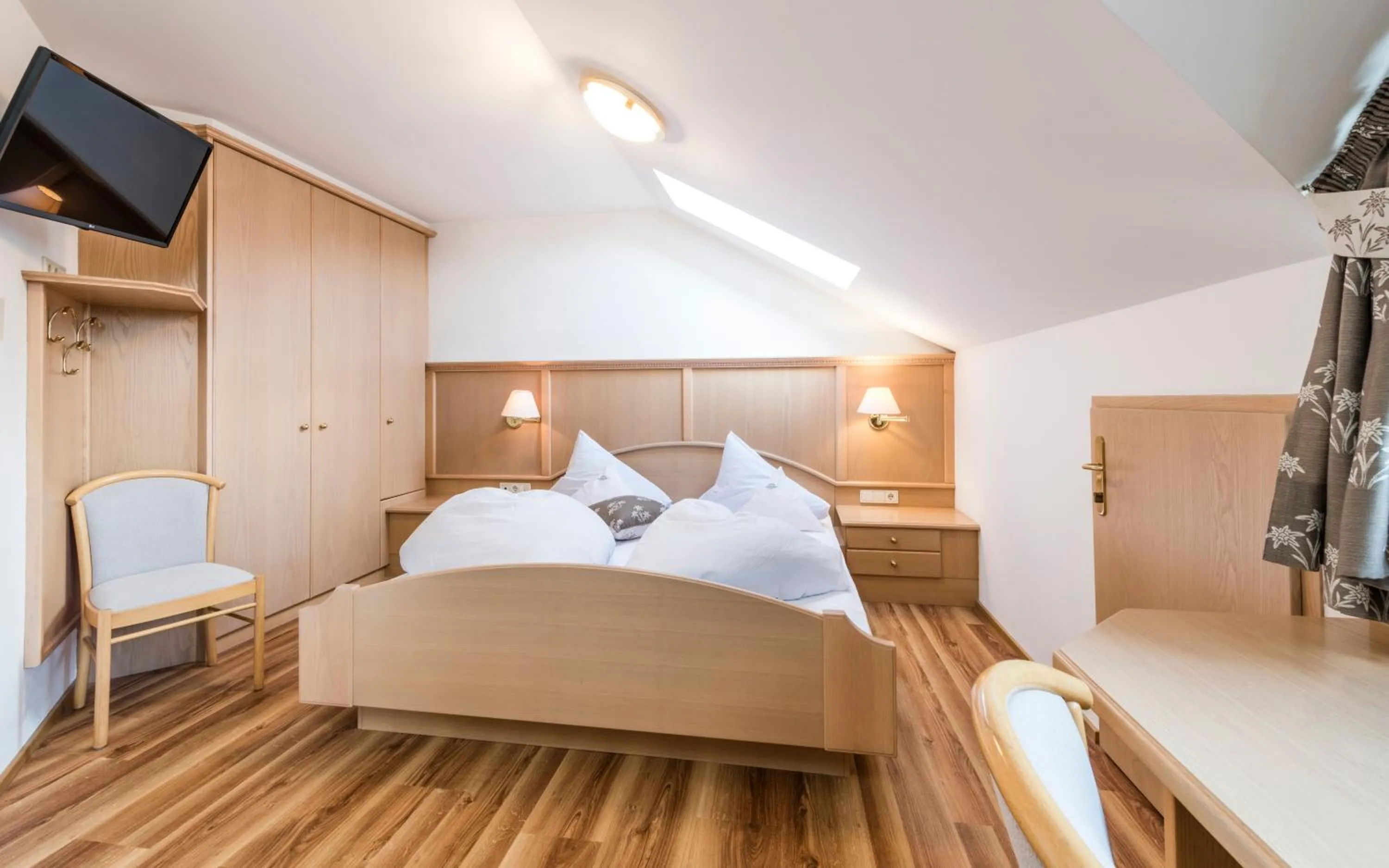 Bedroom, Bed in Granpanorama Wellnesshotel Sambergerhof Superior