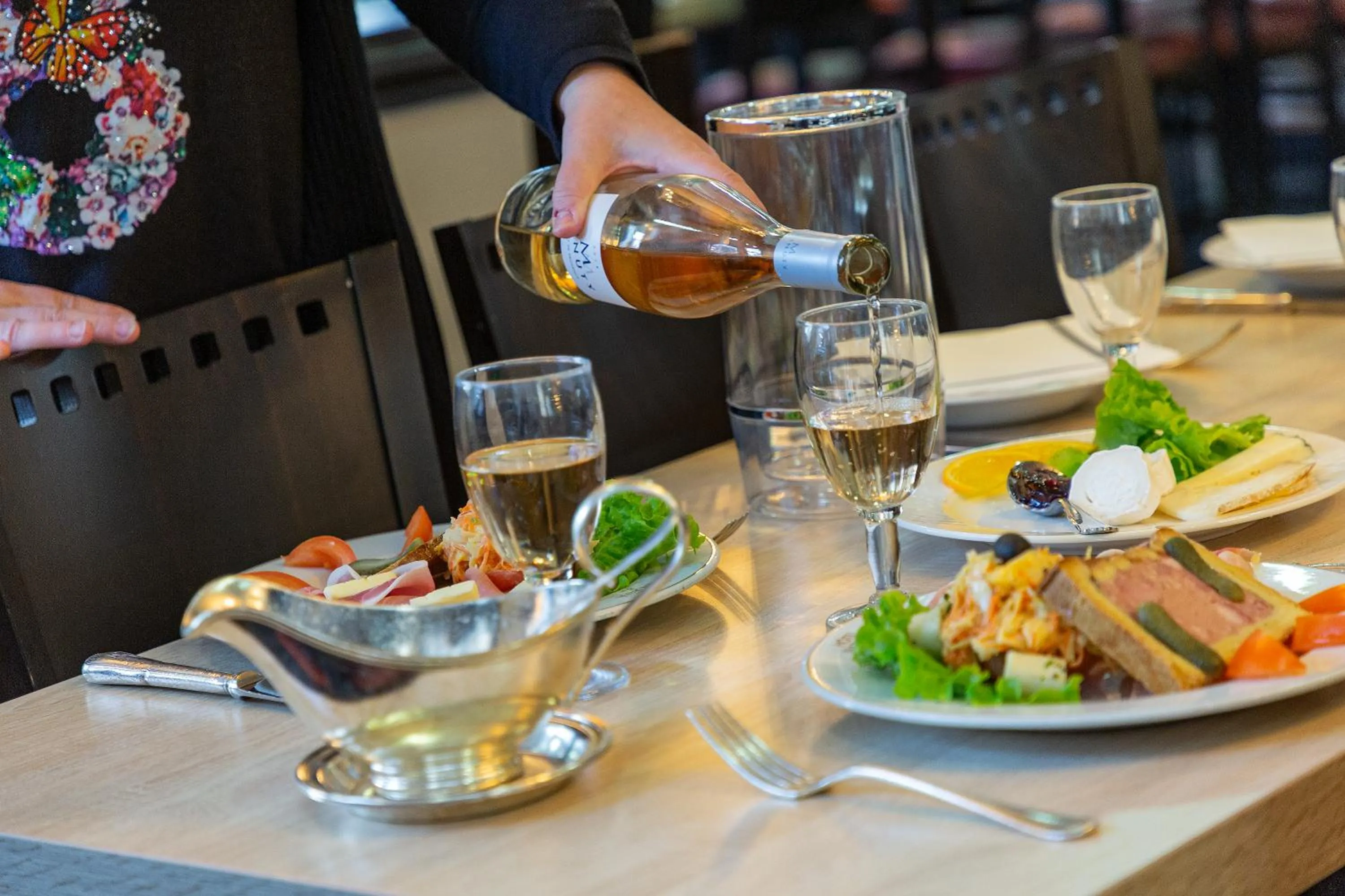 Restaurant/places to eat in Hôtel National