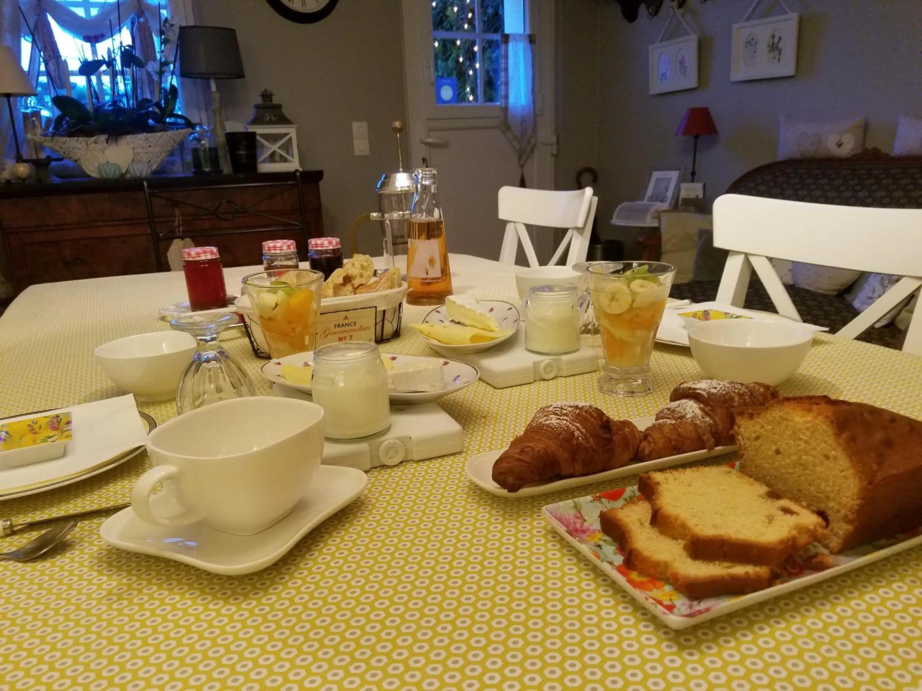 Continental breakfast in Chambres d'Hôtes Le Clos Du Verger