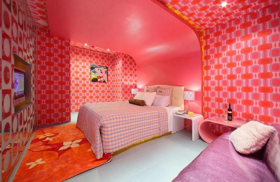Bed in Rainbow Forest Motel