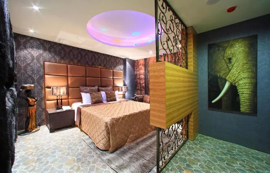 Bed in Rainbow Forest Motel Bed in Rainbow Forest Motel