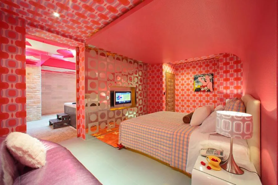 Bed in Rainbow Forest Motel