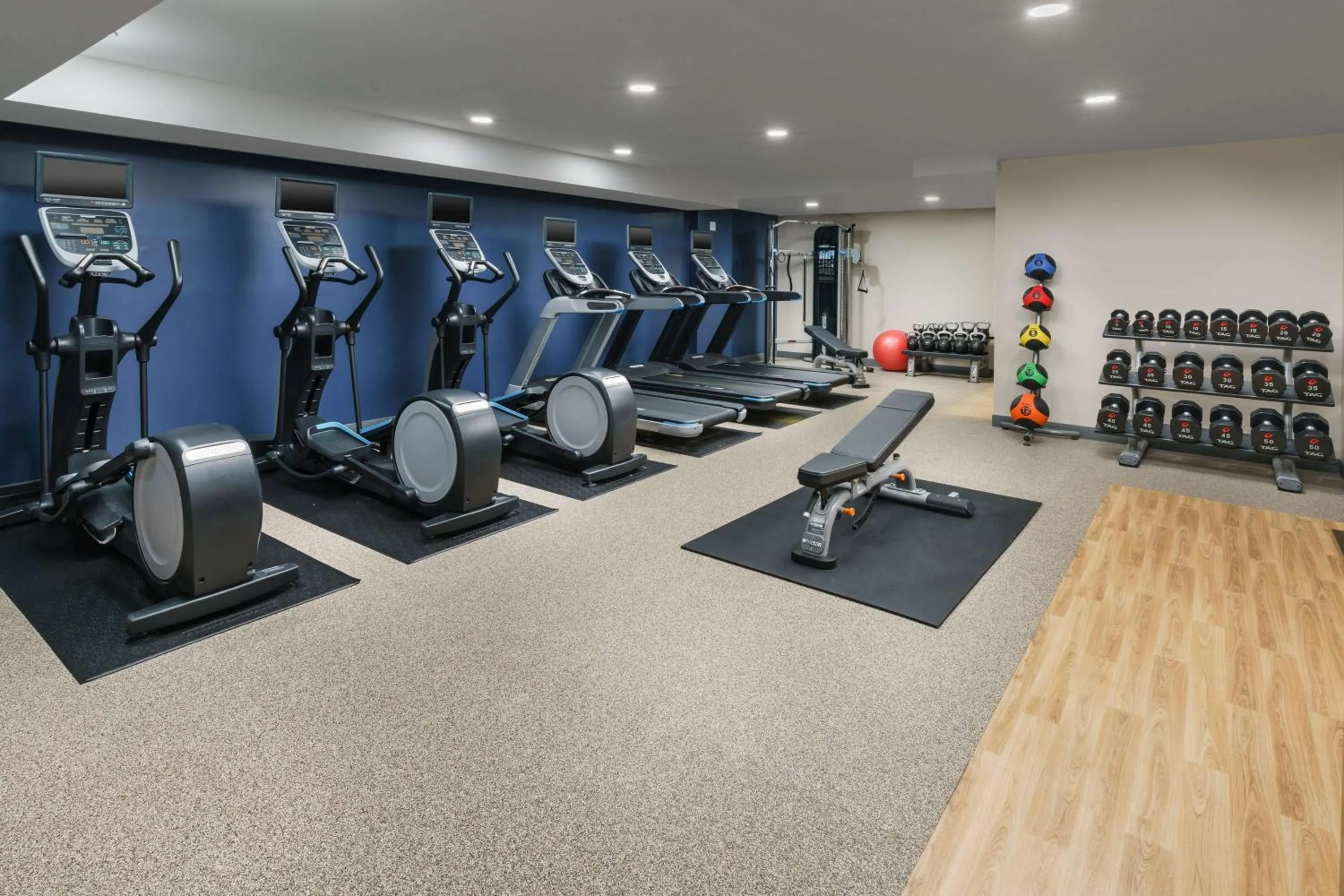 Fitness centre/facilities in Hampton Inn & Suites Baltimore Inner Harbor
