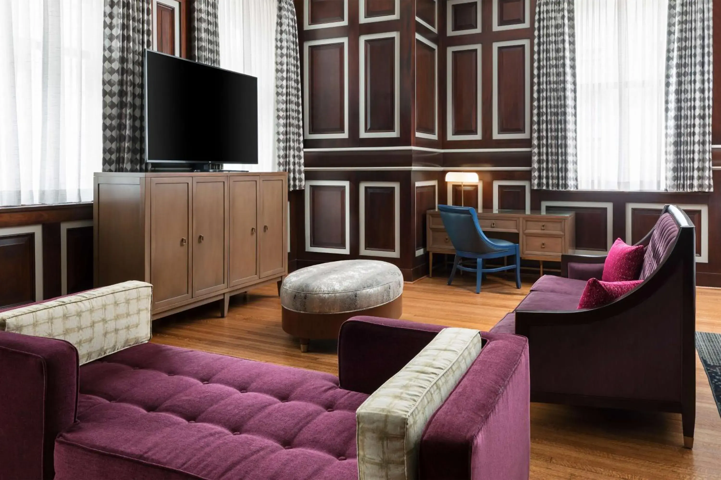 Living room in Hampton Inn & Suites Baltimore Inner Harbor Living room in Hampton Inn & Suites Baltimore Inner Harbor