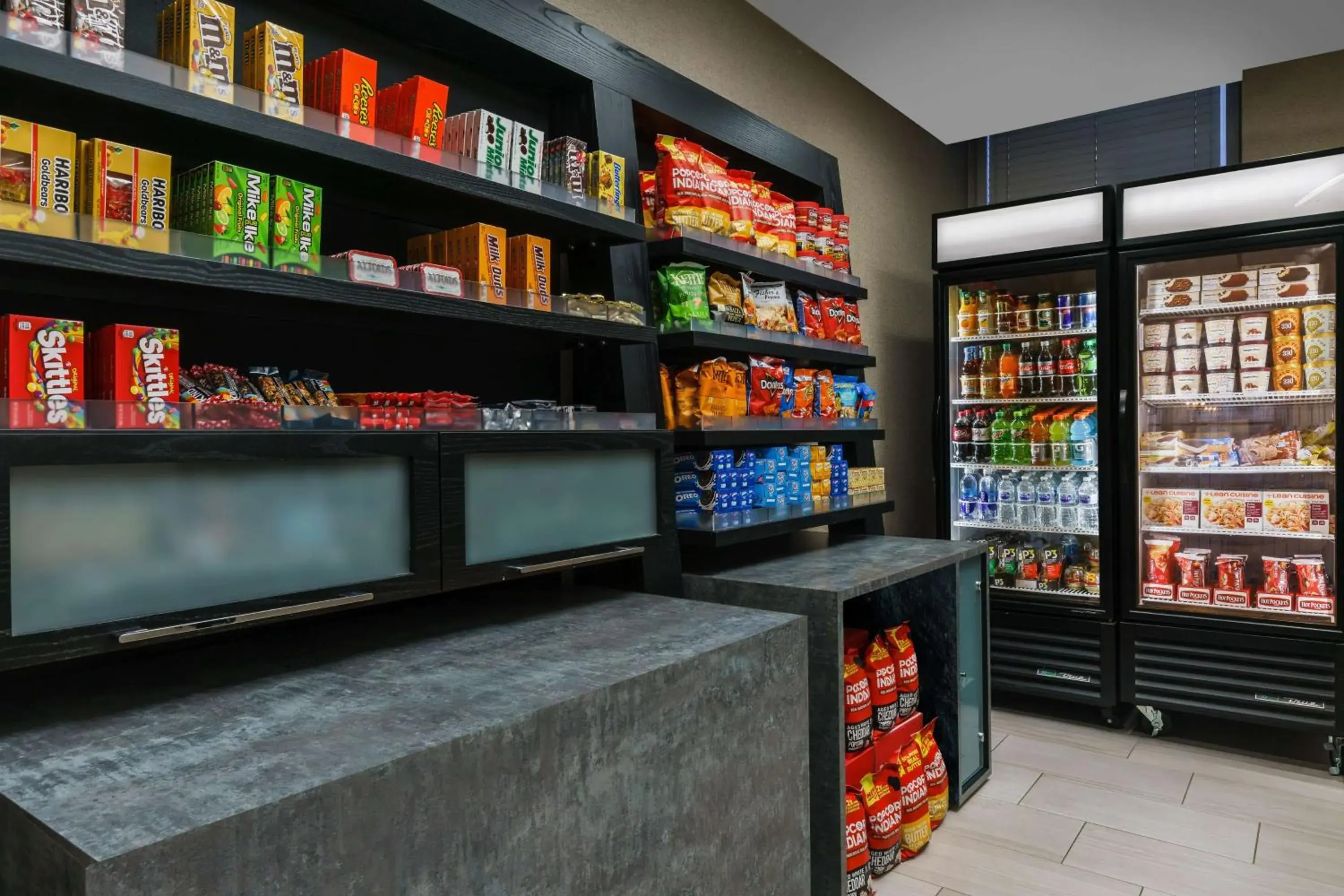 Restaurant/places to eat in Hampton Inn & Suites Baltimore Inner Harbor Restaurant/places to eat in Hampton Inn & Suites Baltimore Inner Harbor