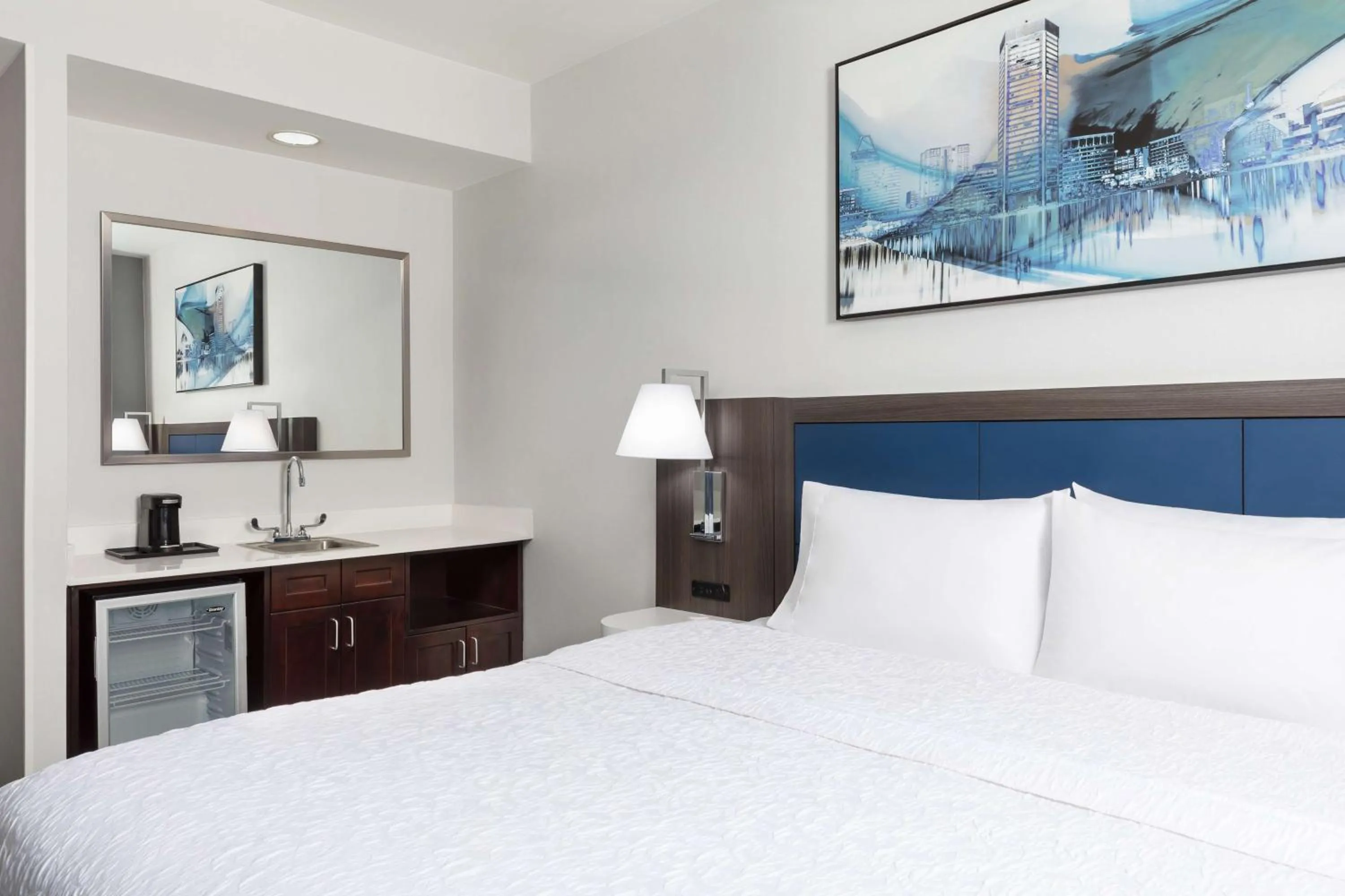 Bed in Hampton Inn & Suites Baltimore Inner Harbor