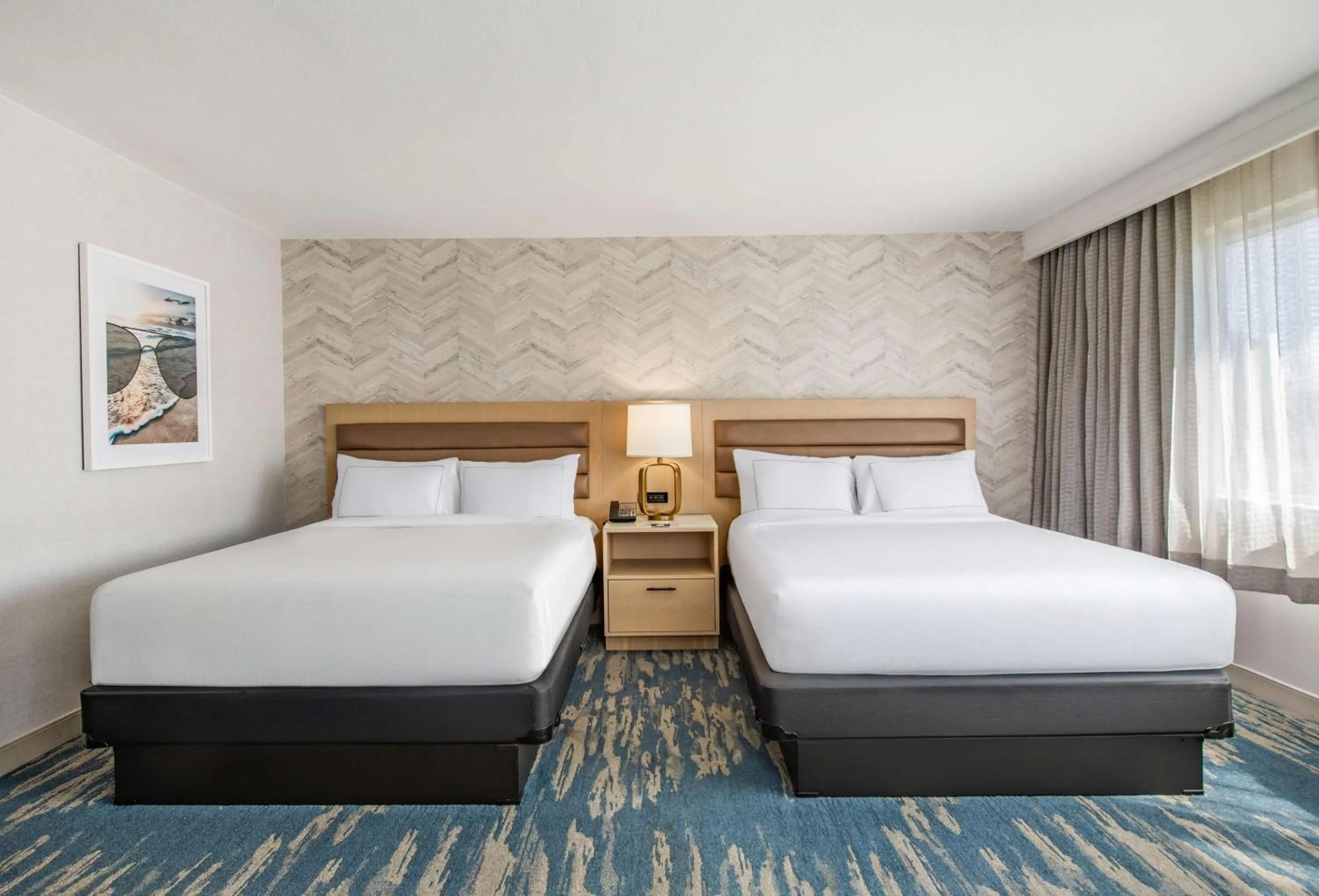 Bed in DoubleTree by Hilton LAX - El Segundo