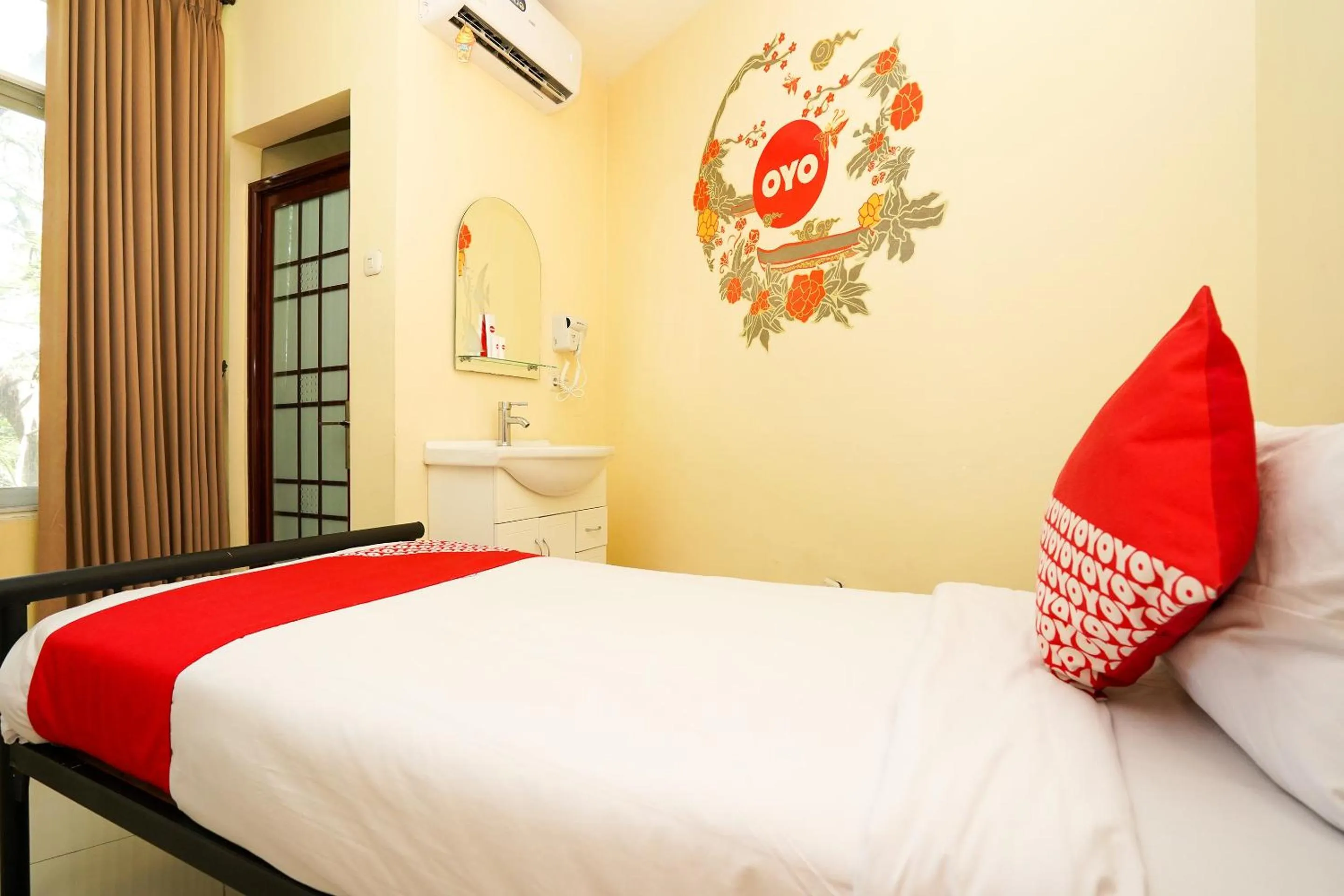 Bedroom, Bed in Capital O 175 K-60 Residence