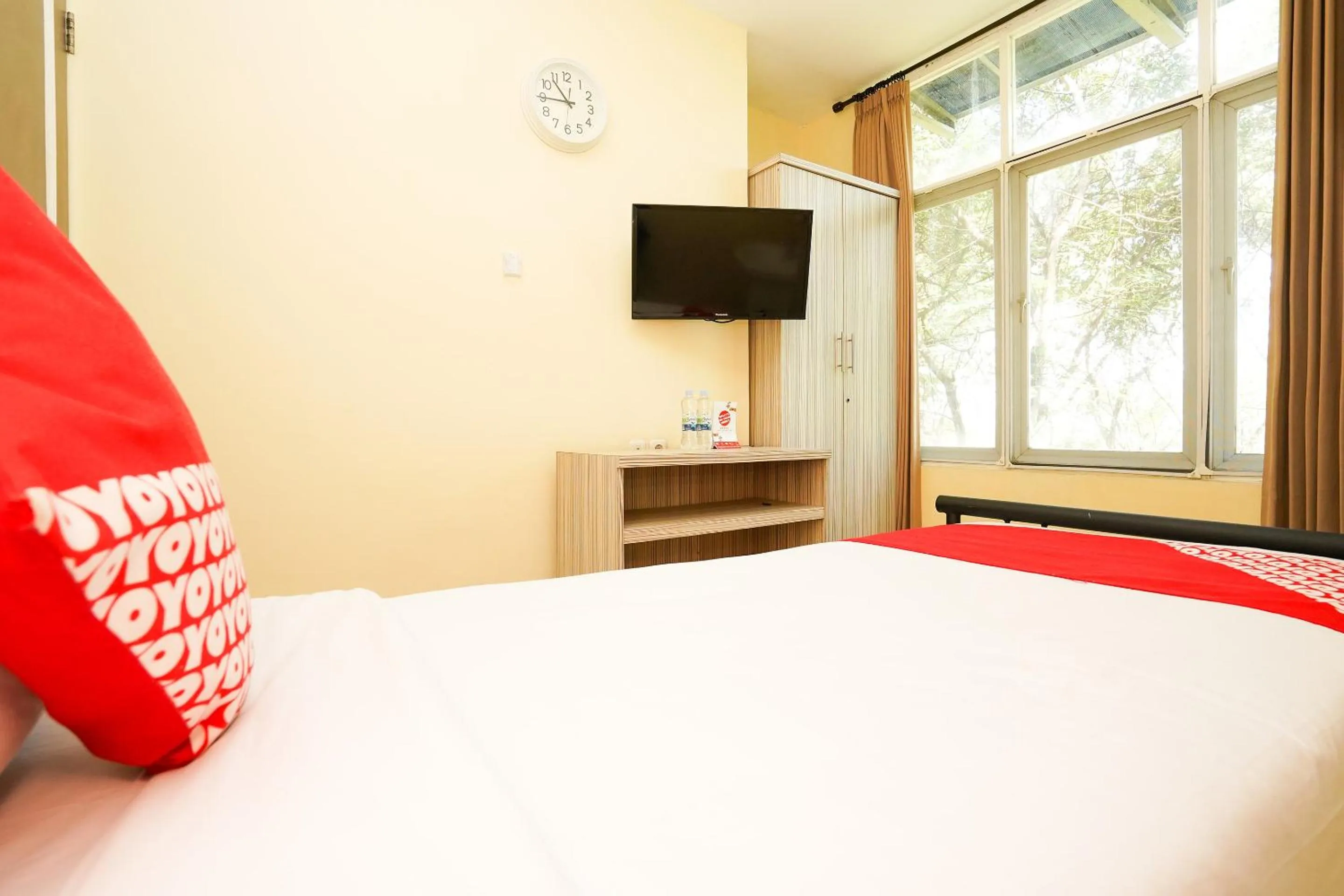 Bedroom, Bed in Capital O 175 K-60 Residence