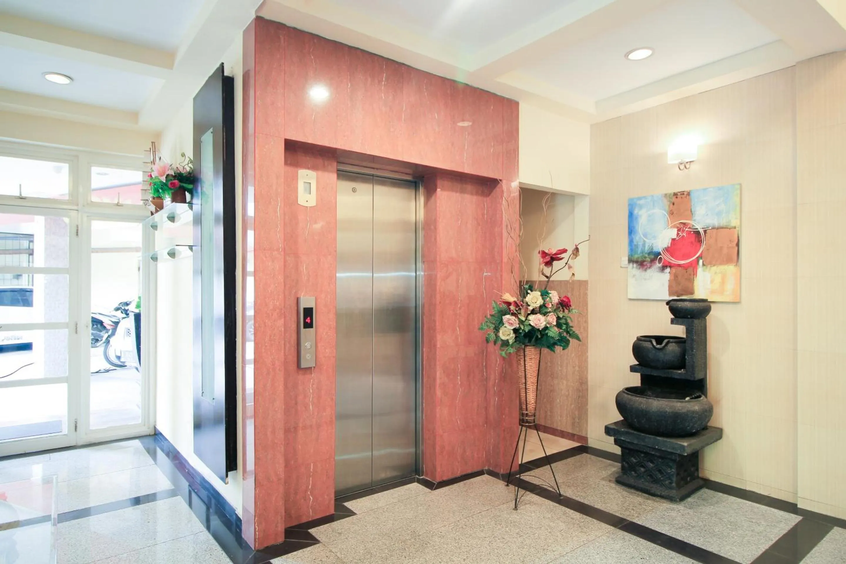 Lobby or reception in Capital O 175 K-60 Residence