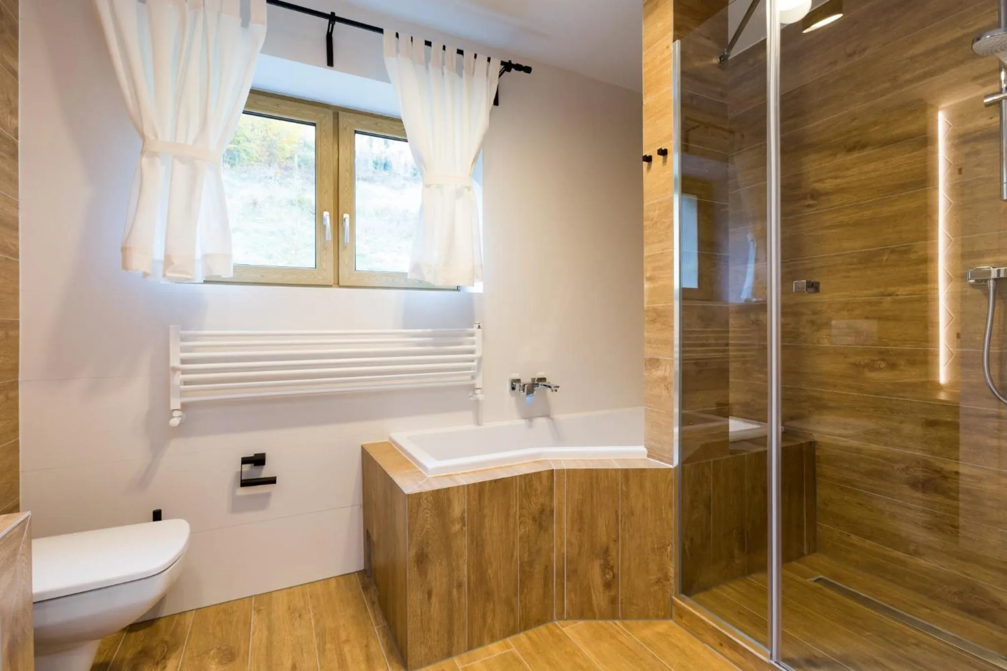 Shower in Willa Marko z sauną, grillowiskiem i rowerownią - Dream Apart