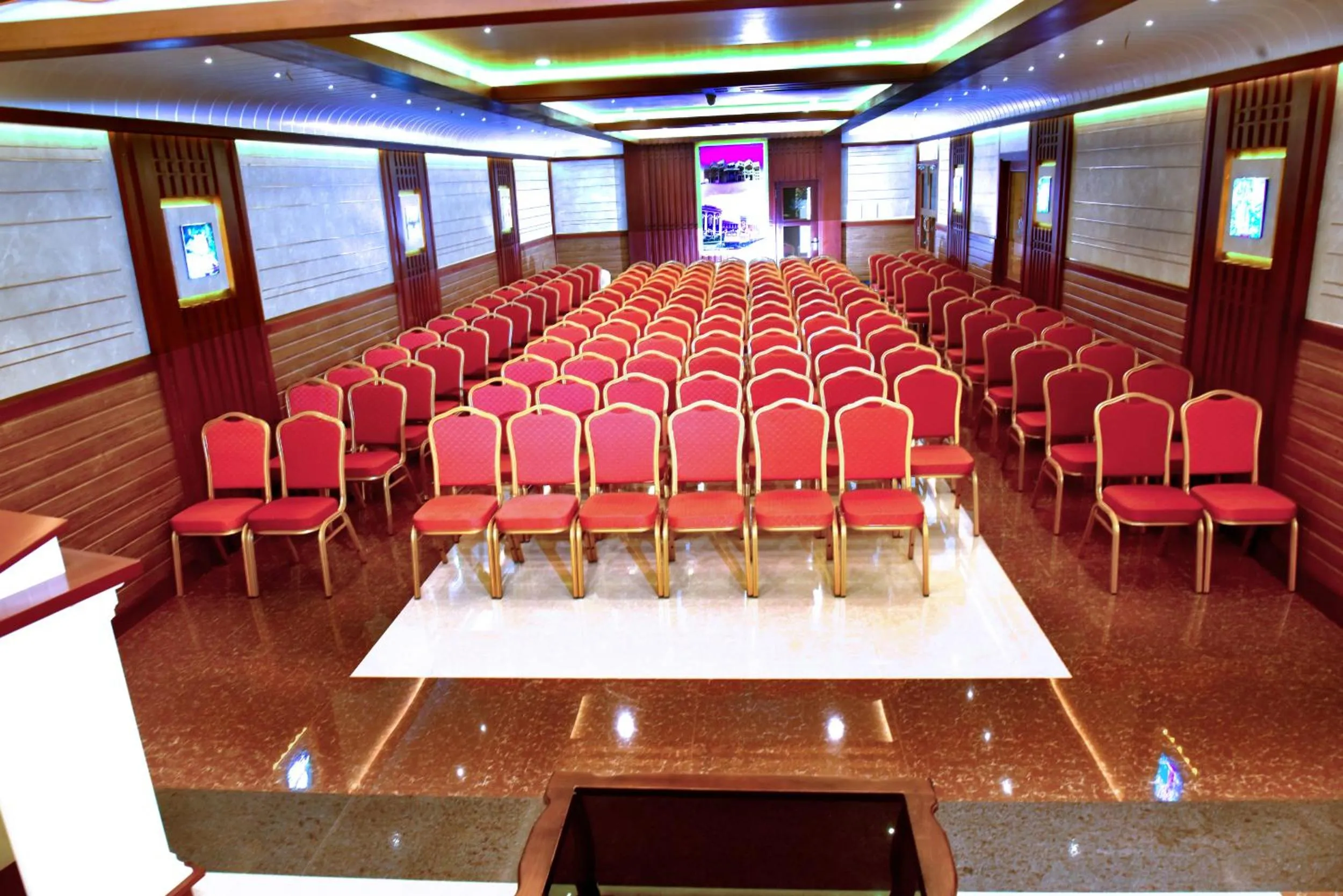 Banquet/Function facilities in Hotel Vashanth Krishna