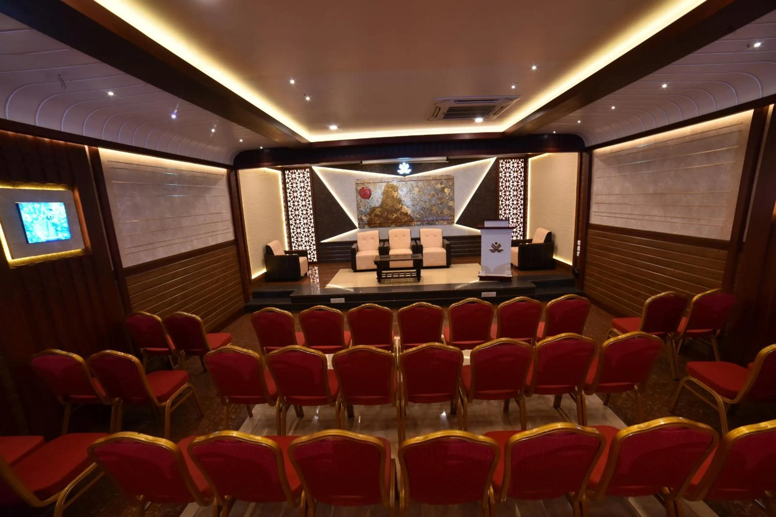 Banquet/Function facilities in Hotel Vashanth Krishna