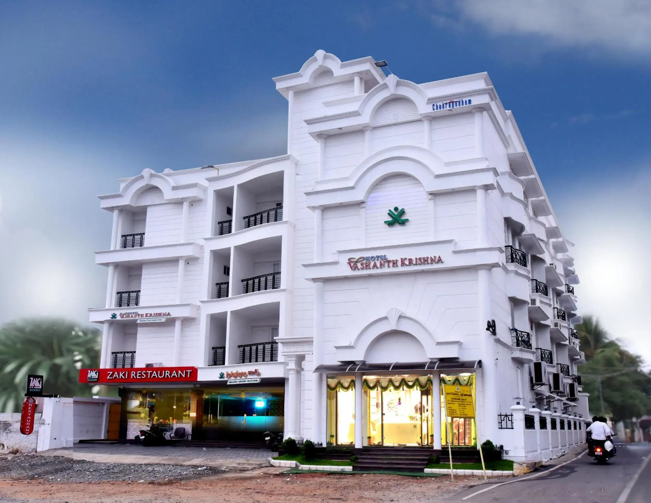 Property building in Hotel Vashanth Krishna Property building in Hotel Vashanth Krishna