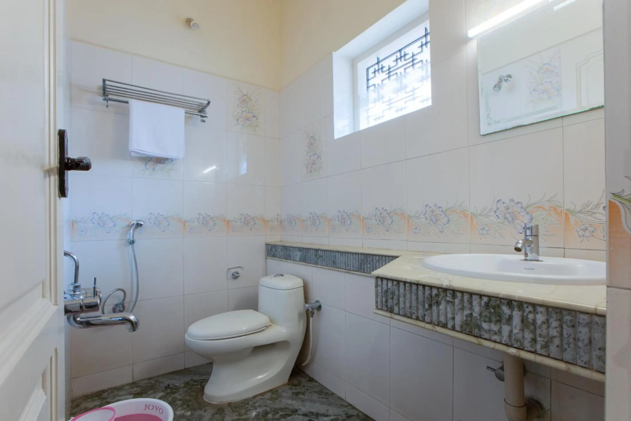 Bathroom in Hotel Vashanth Krishna