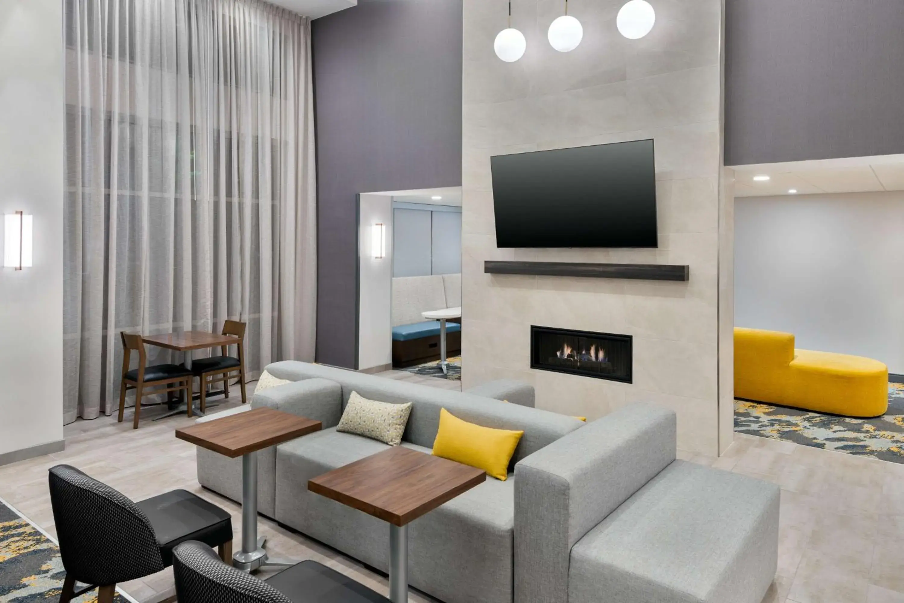 Lobby or reception in Hampton Inn & Suites Cleveland-Beachwood Lobby or reception in Hampton Inn & Suites Cleveland-Beachwood