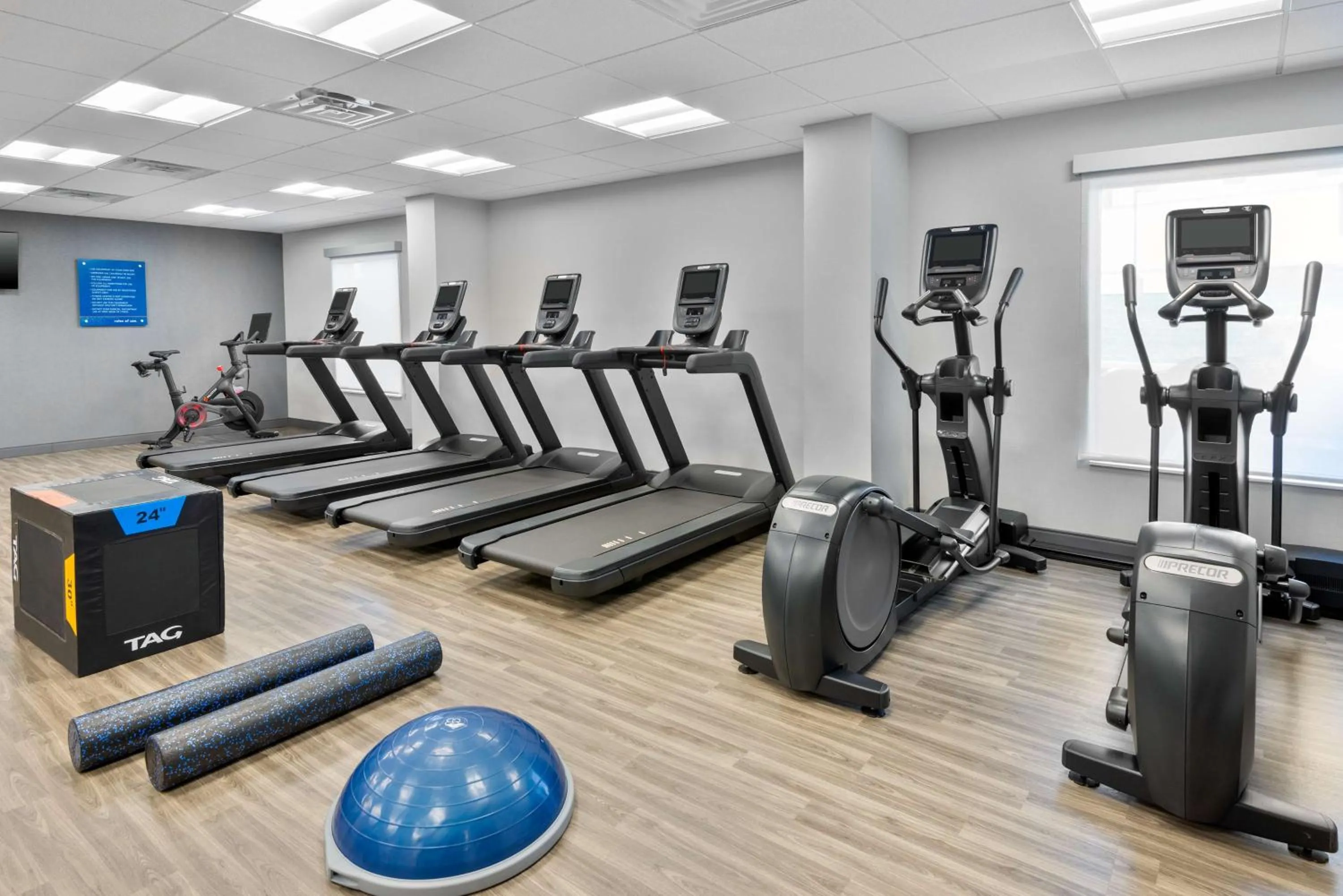 Fitness centre/facilities in Hampton Inn & Suites Cleveland-Beachwood