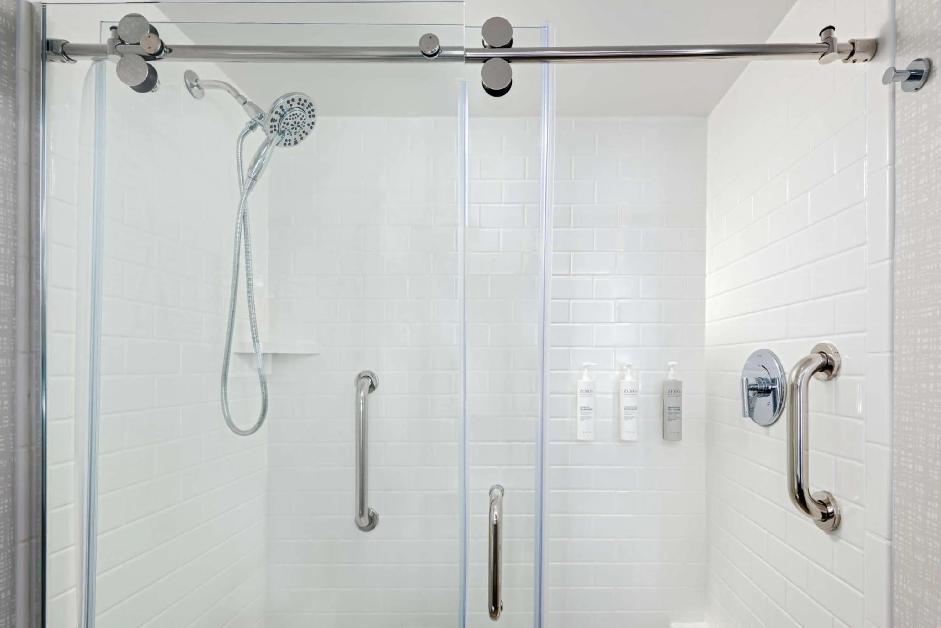 Bathroom in Hampton Inn & Suites Cleveland-Beachwood