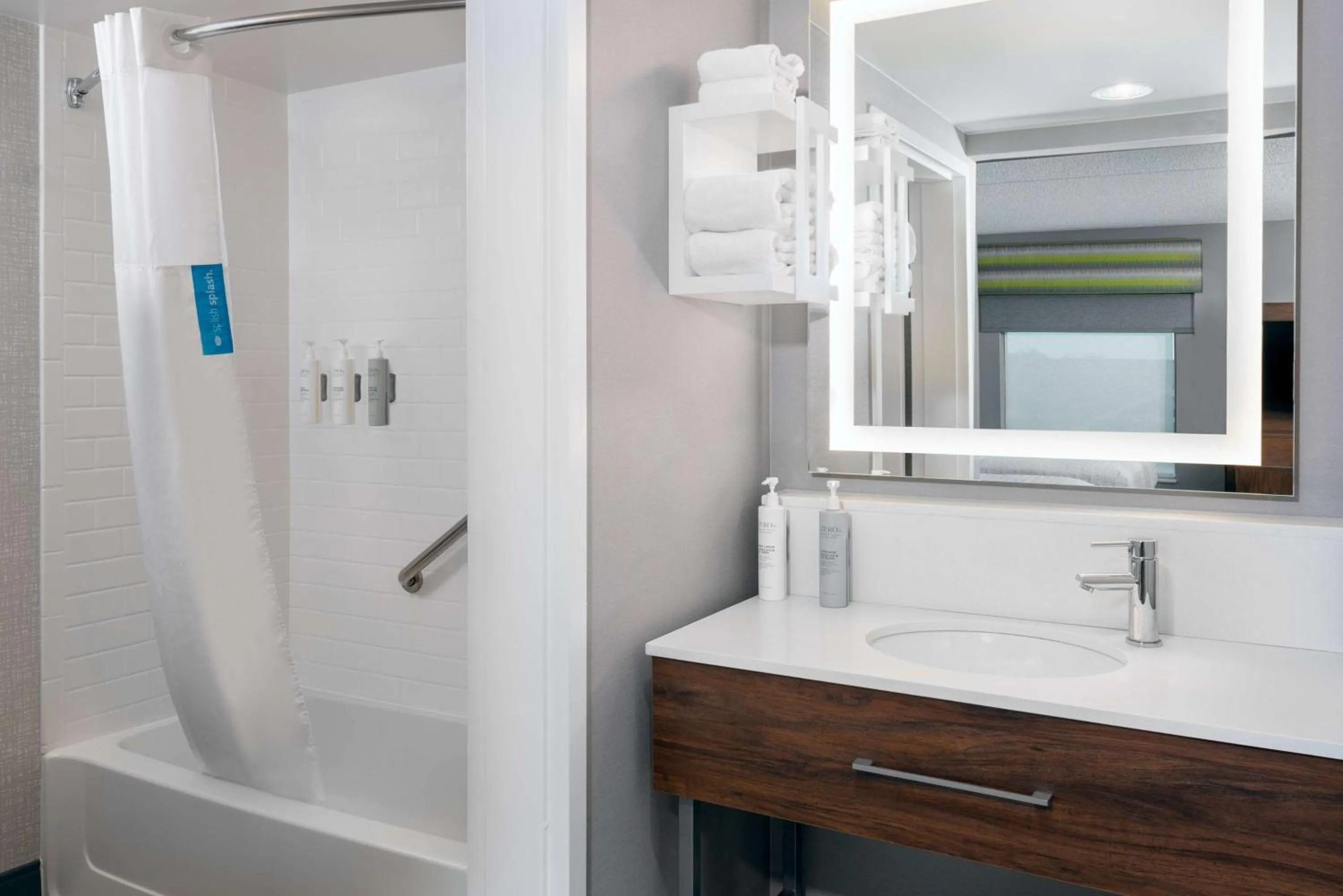 Bathroom in Hampton Inn & Suites Cleveland-Beachwood