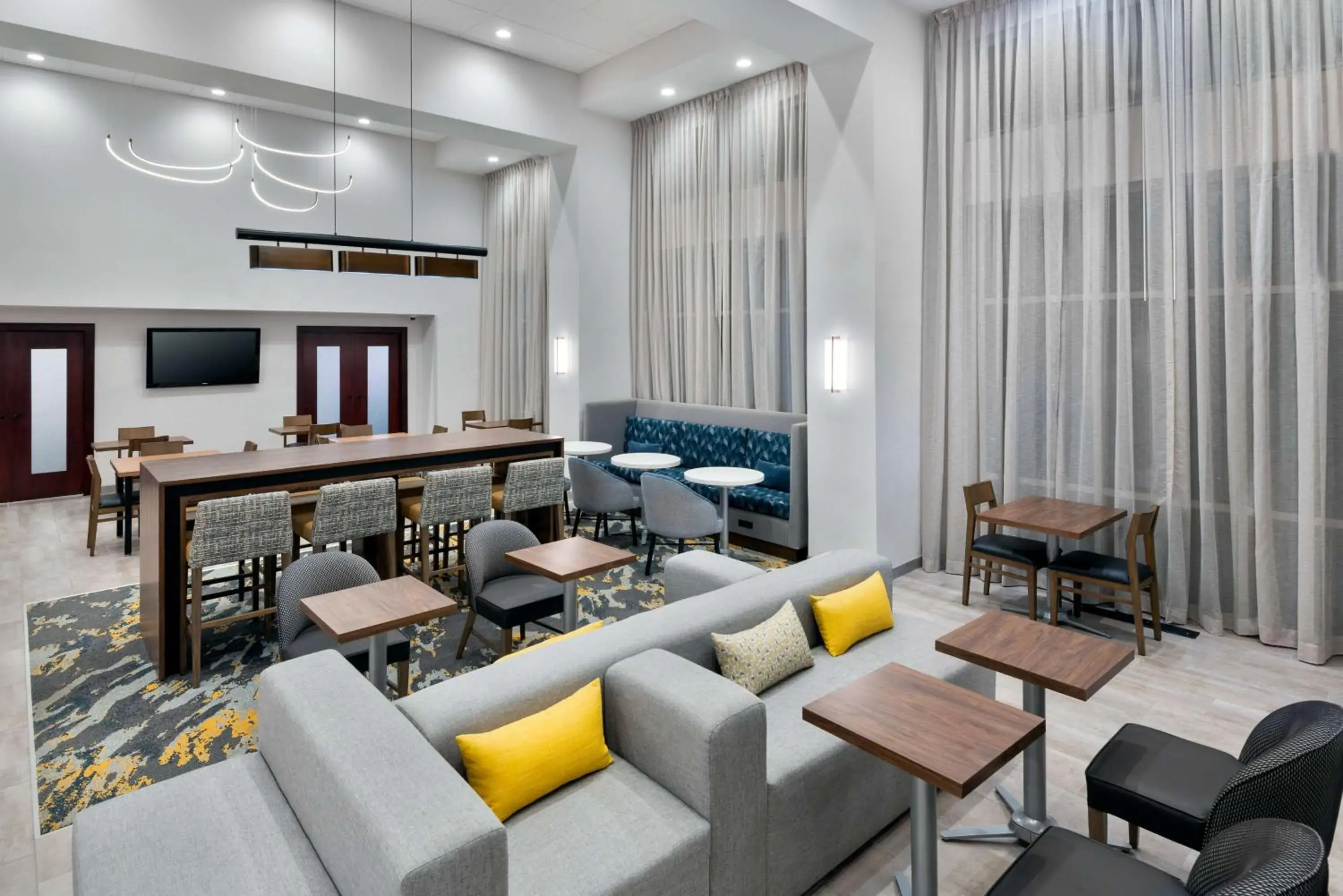 Lobby or reception in Hampton Inn & Suites Cleveland-Beachwood Lobby or reception in Hampton Inn & Suites Cleveland-Beachwood