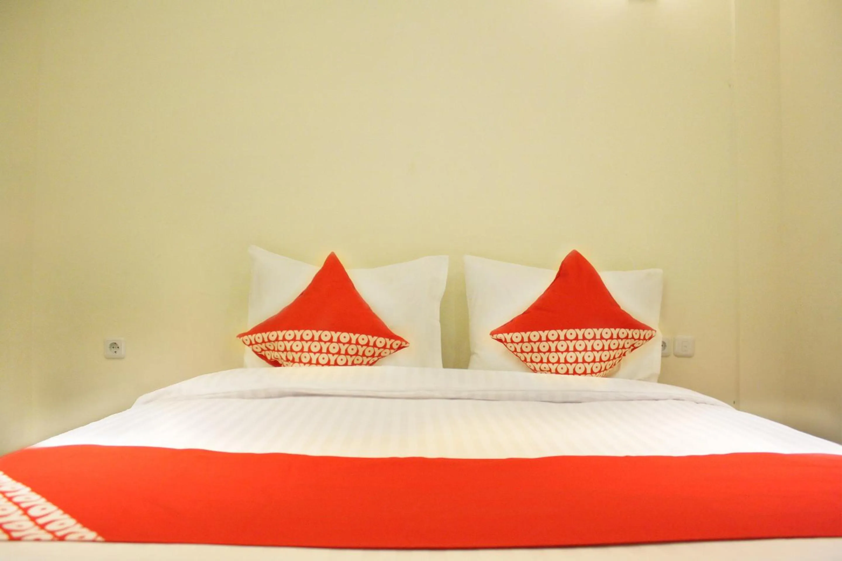 Bedroom, Bed in Hotel O Cempaka Place Homestay