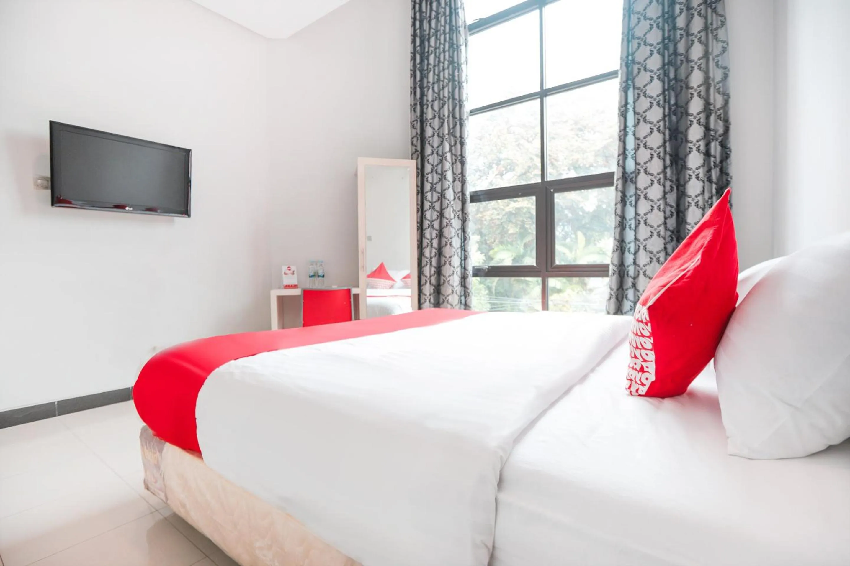 Bedroom, Bed in Hotel O Cempaka Place Homestay