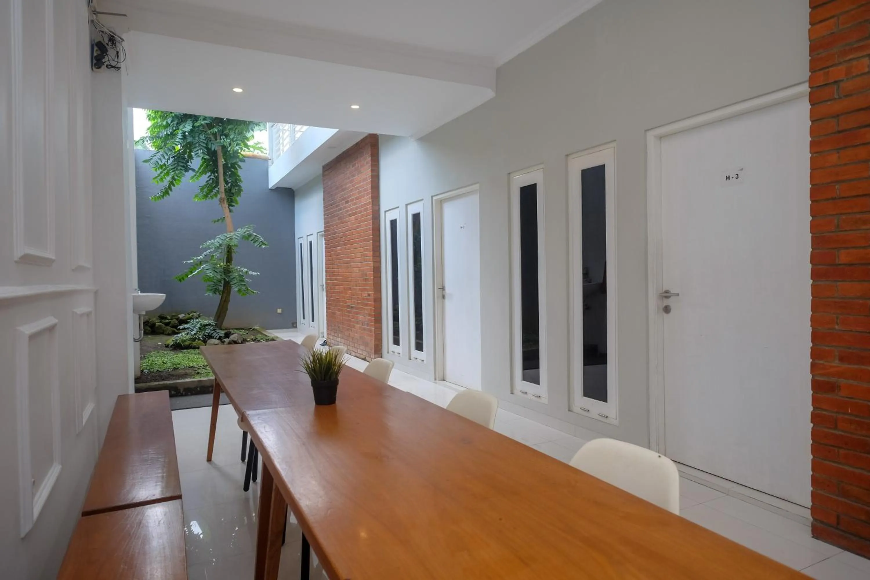 Seating area in Urbanview Stay at H jakal by RedDoorz