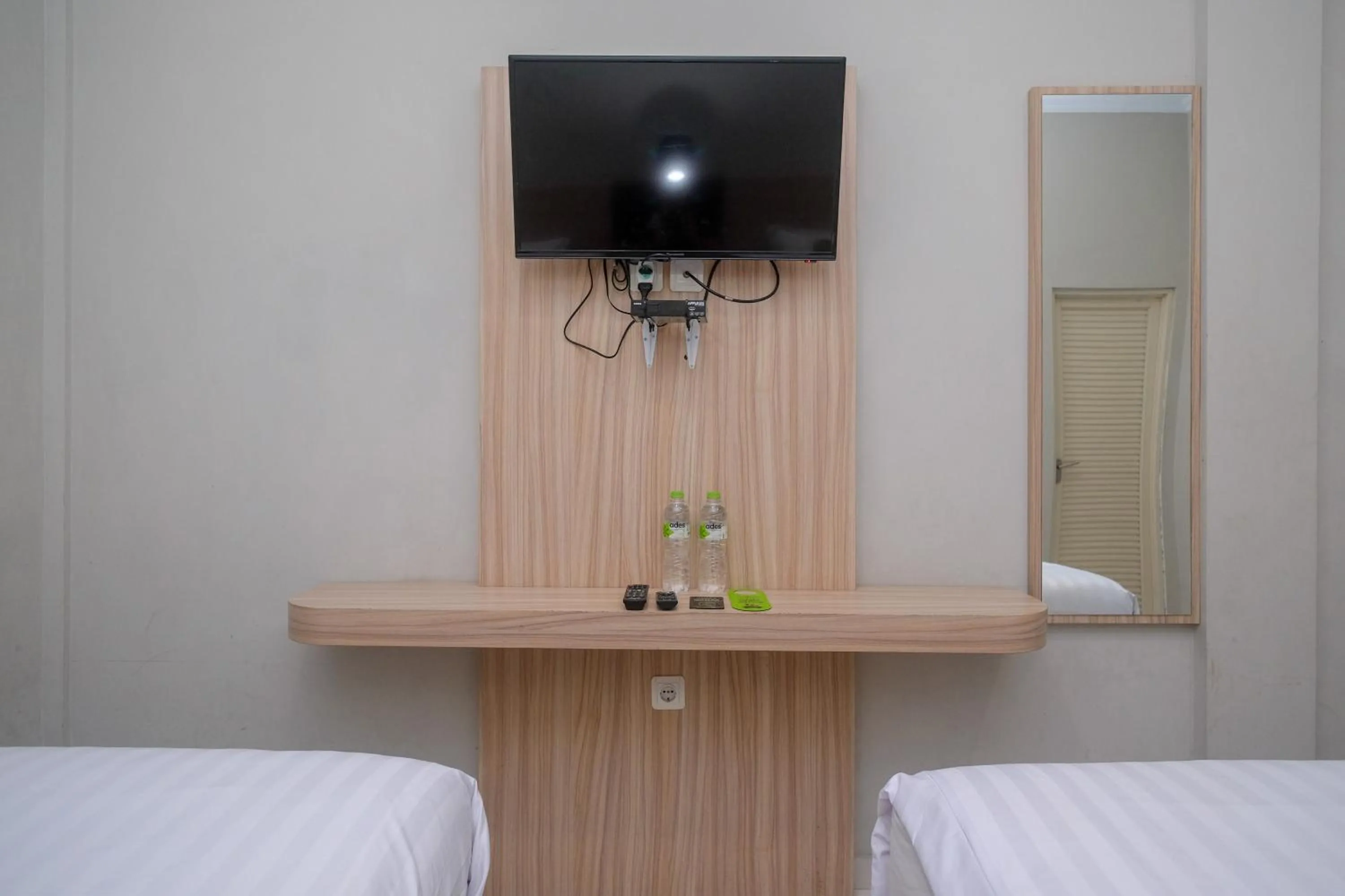 Bed in Urbanview Stay at H jakal by RedDoorz