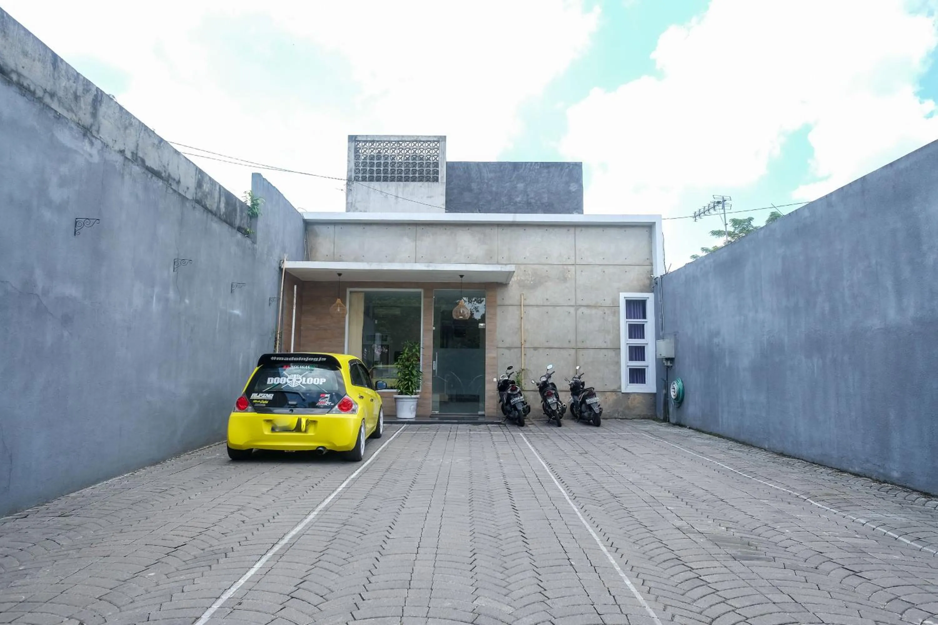 Property building in Urbanview Stay at H jakal by RedDoorz