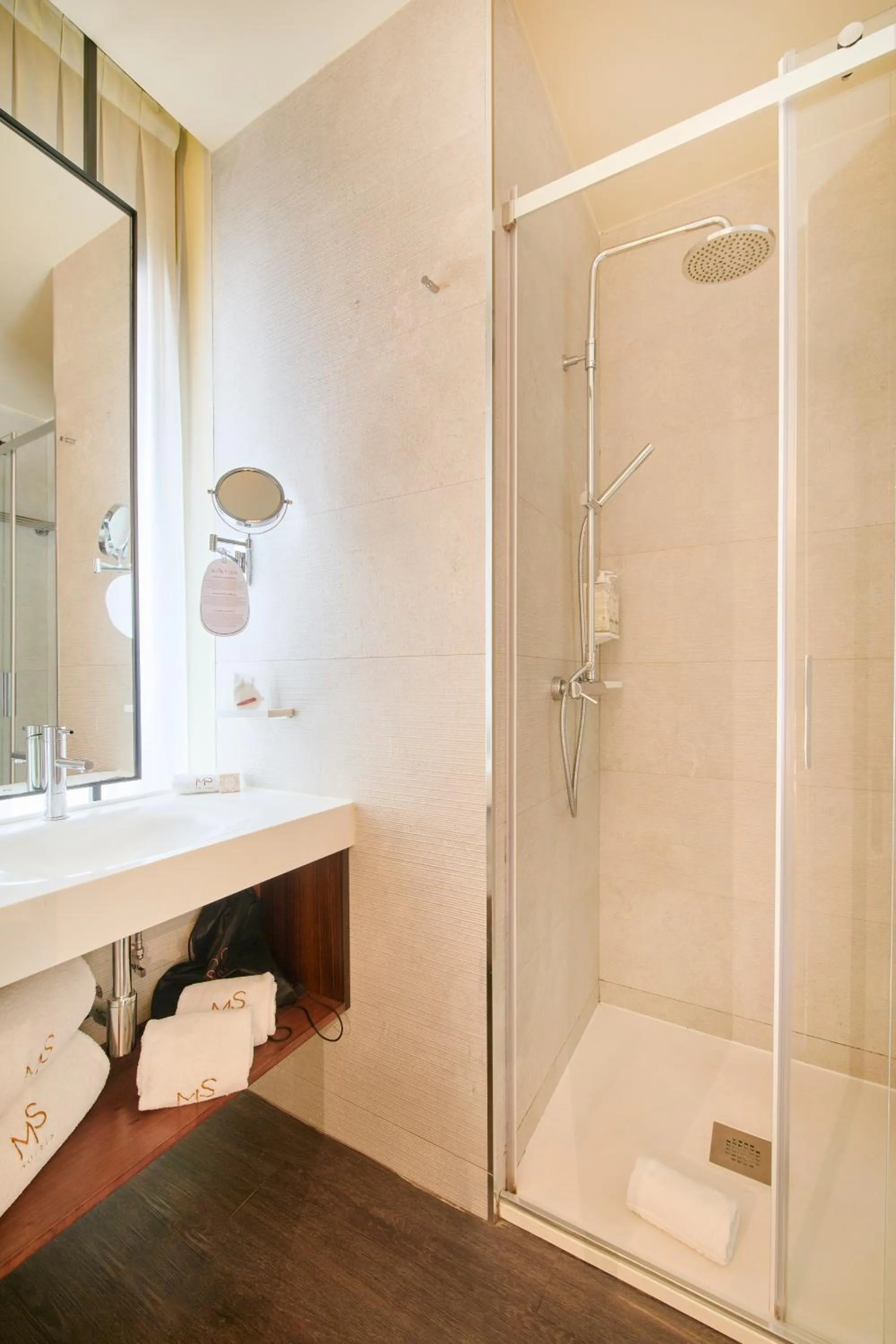 Shower in Hotel Moon & Sun Porto