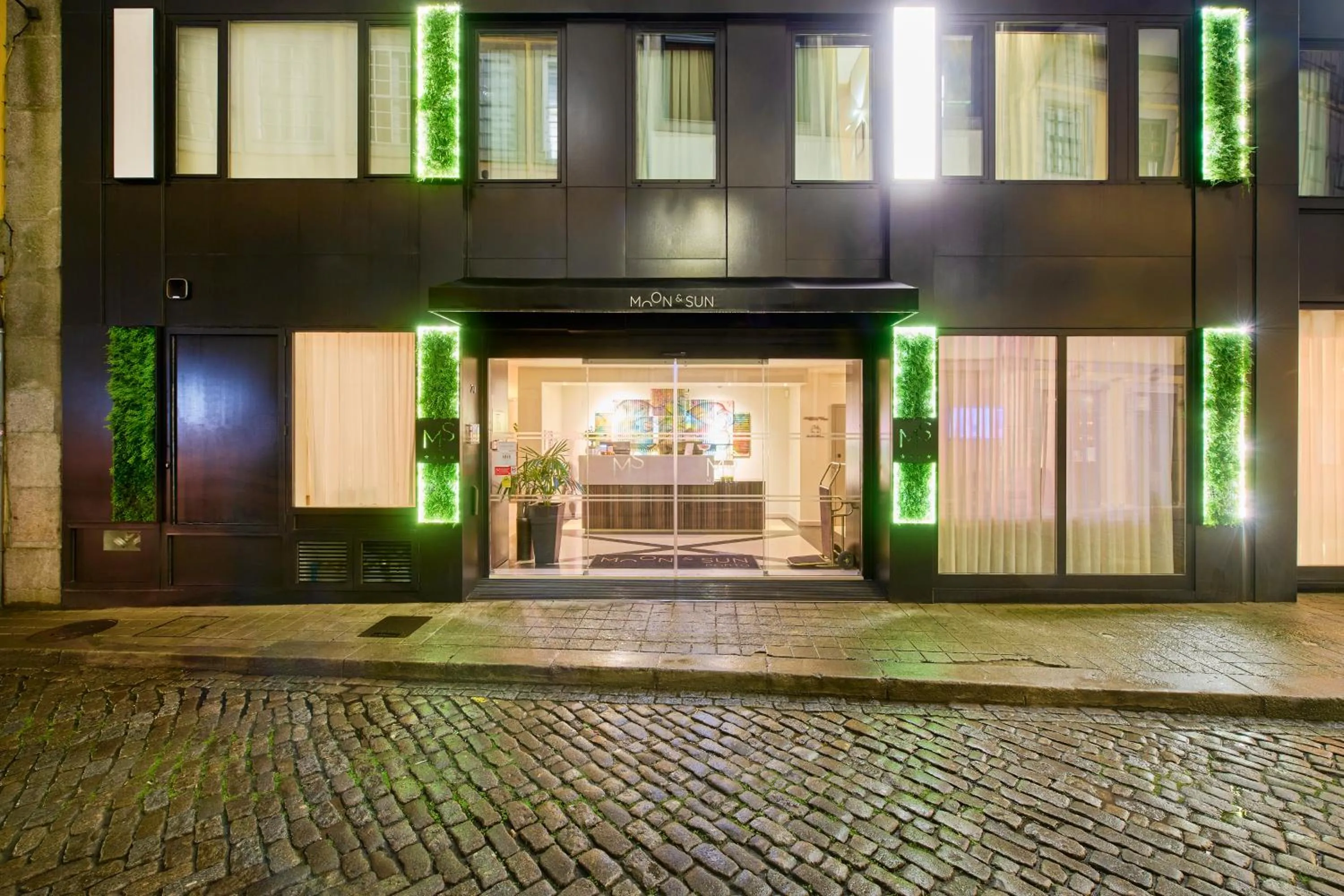 Facade/entrance in Hotel Moon & Sun Porto