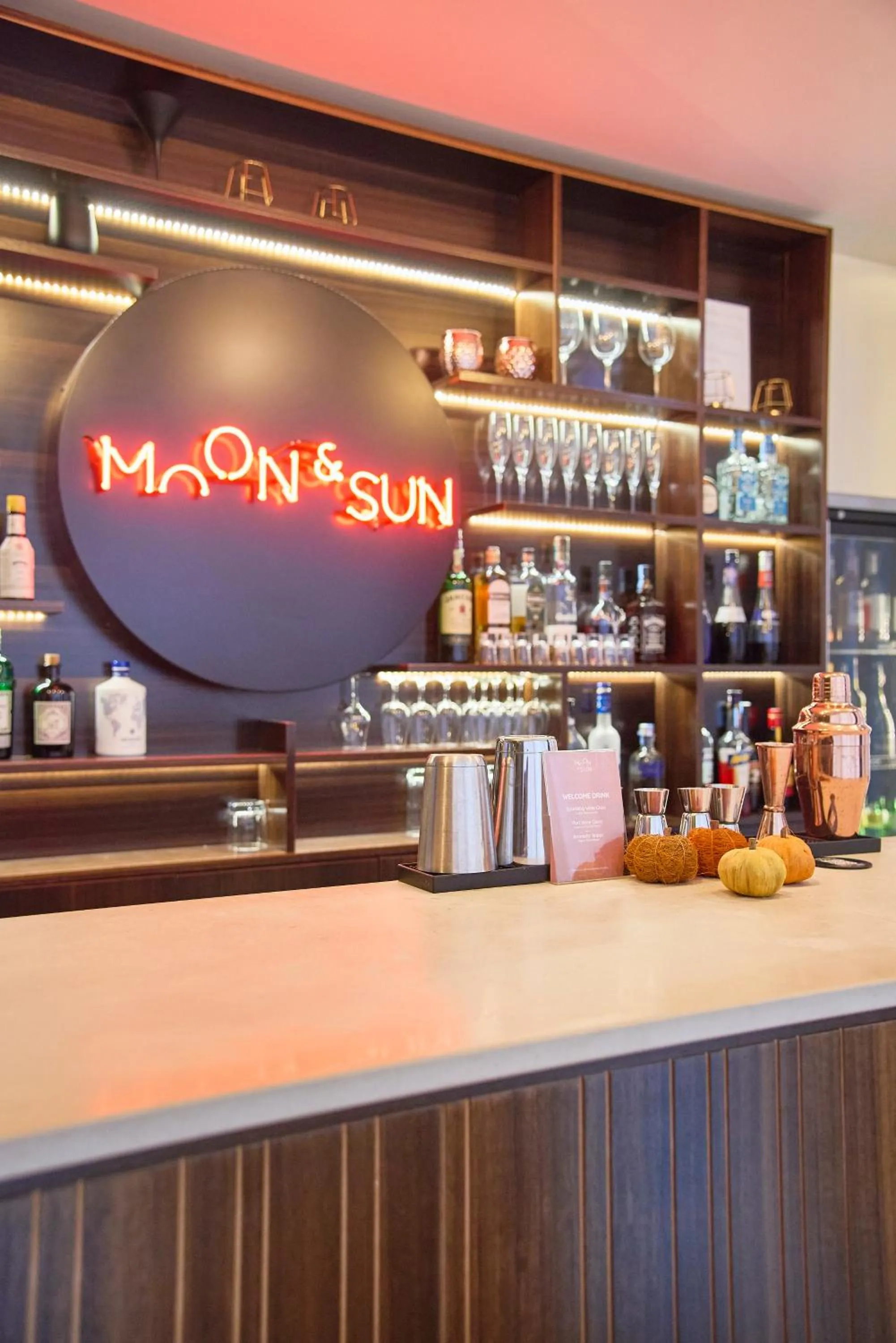 Lounge or bar in Hotel Moon & Sun Porto