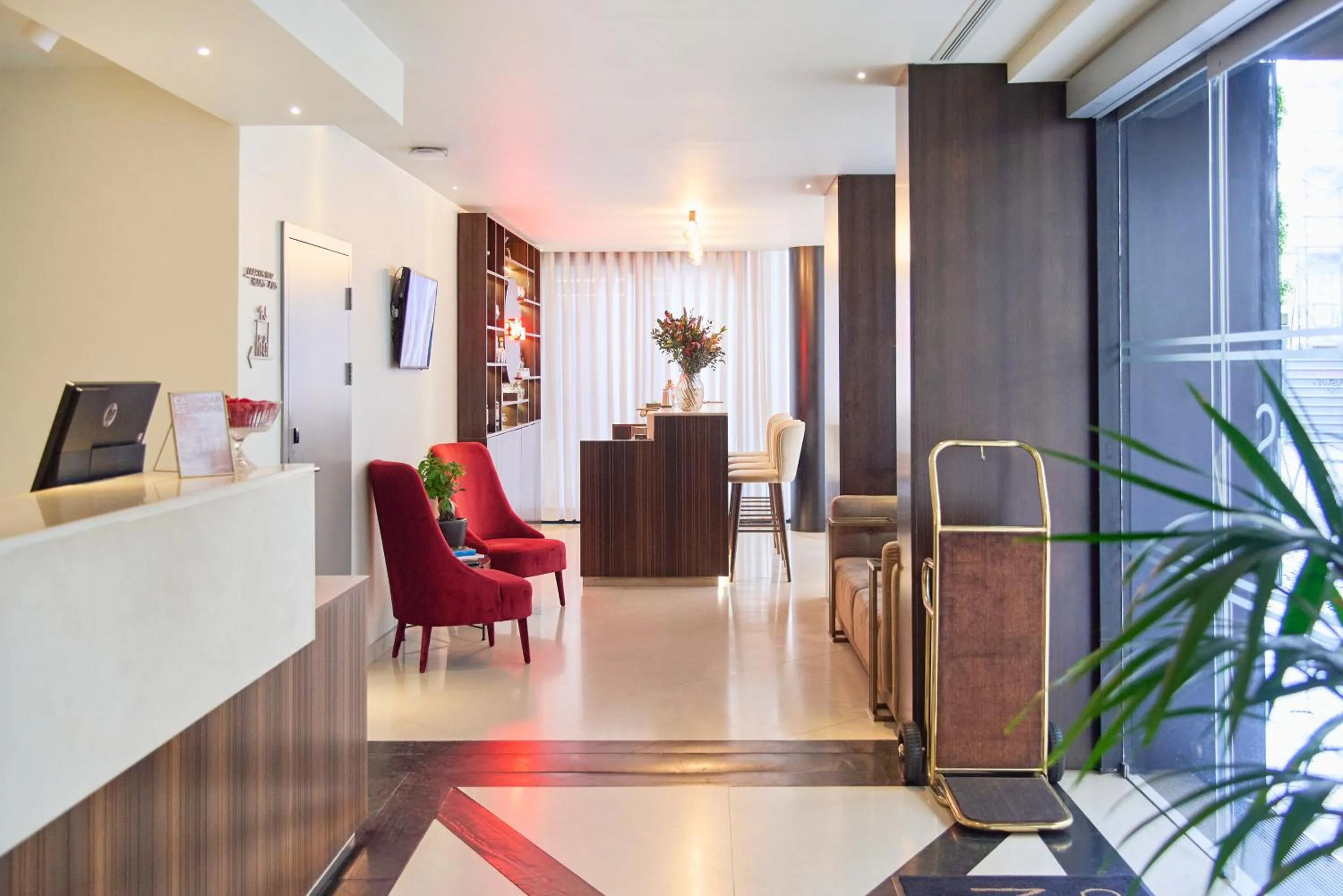 Lobby or reception in Hotel Moon & Sun Porto