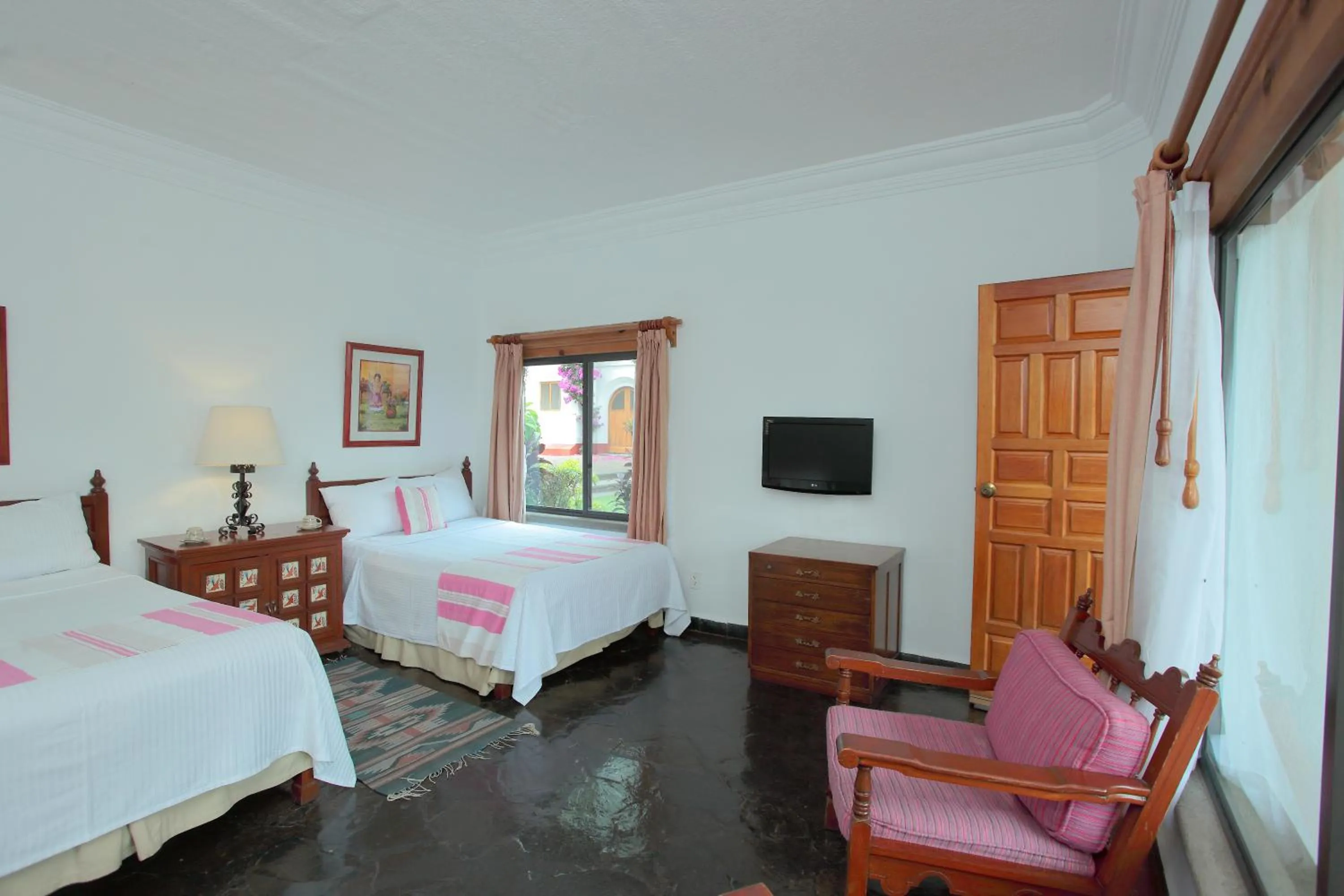 Bed in Posada del Tepozteco - Hotel & Gallery