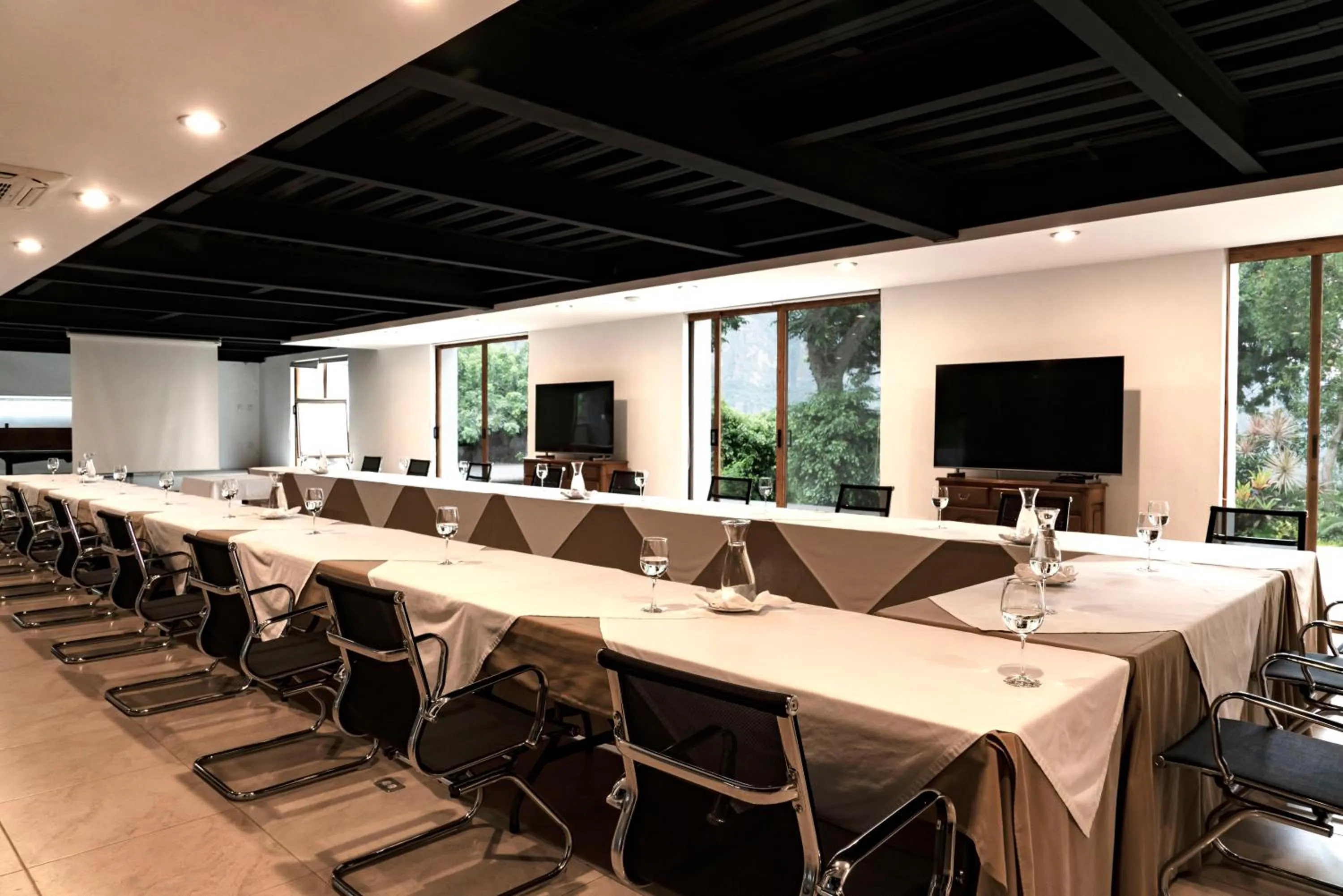 Business facilities in Posada del Tepozteco - Hotel & Gallery