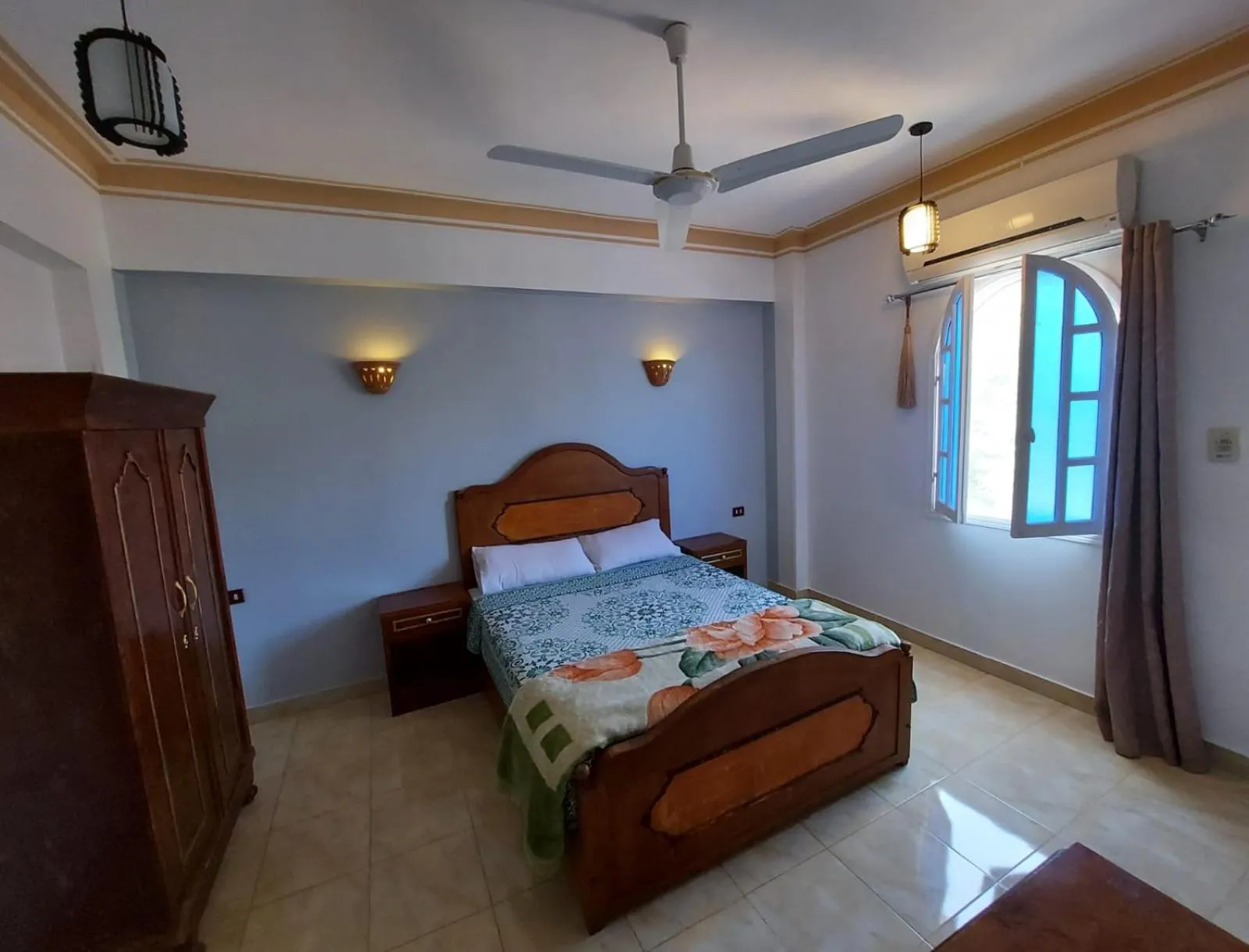 Photo of the whole room, Bed in Enjoy Luxor