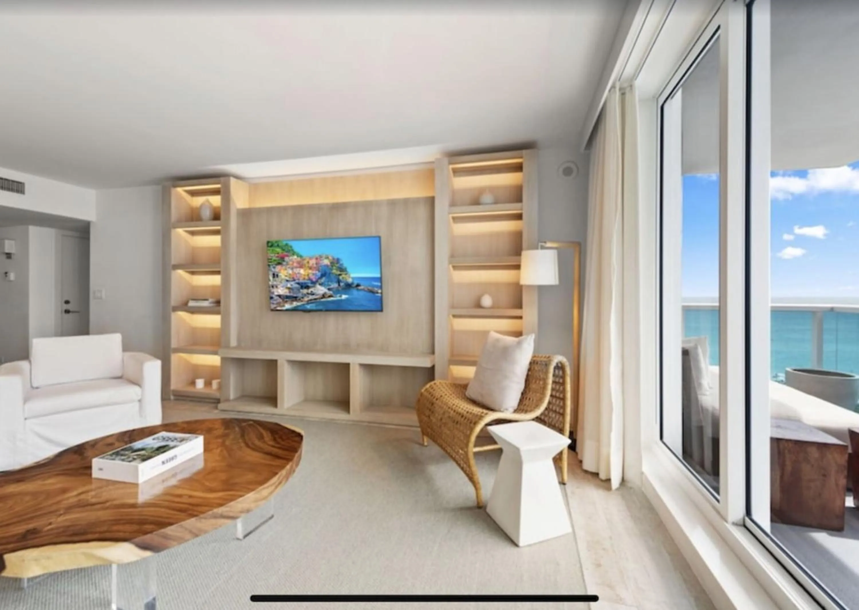 Living room in 1 Hotel & Homes Miami Beach Oceanfront Residence Suites By Joe Semary