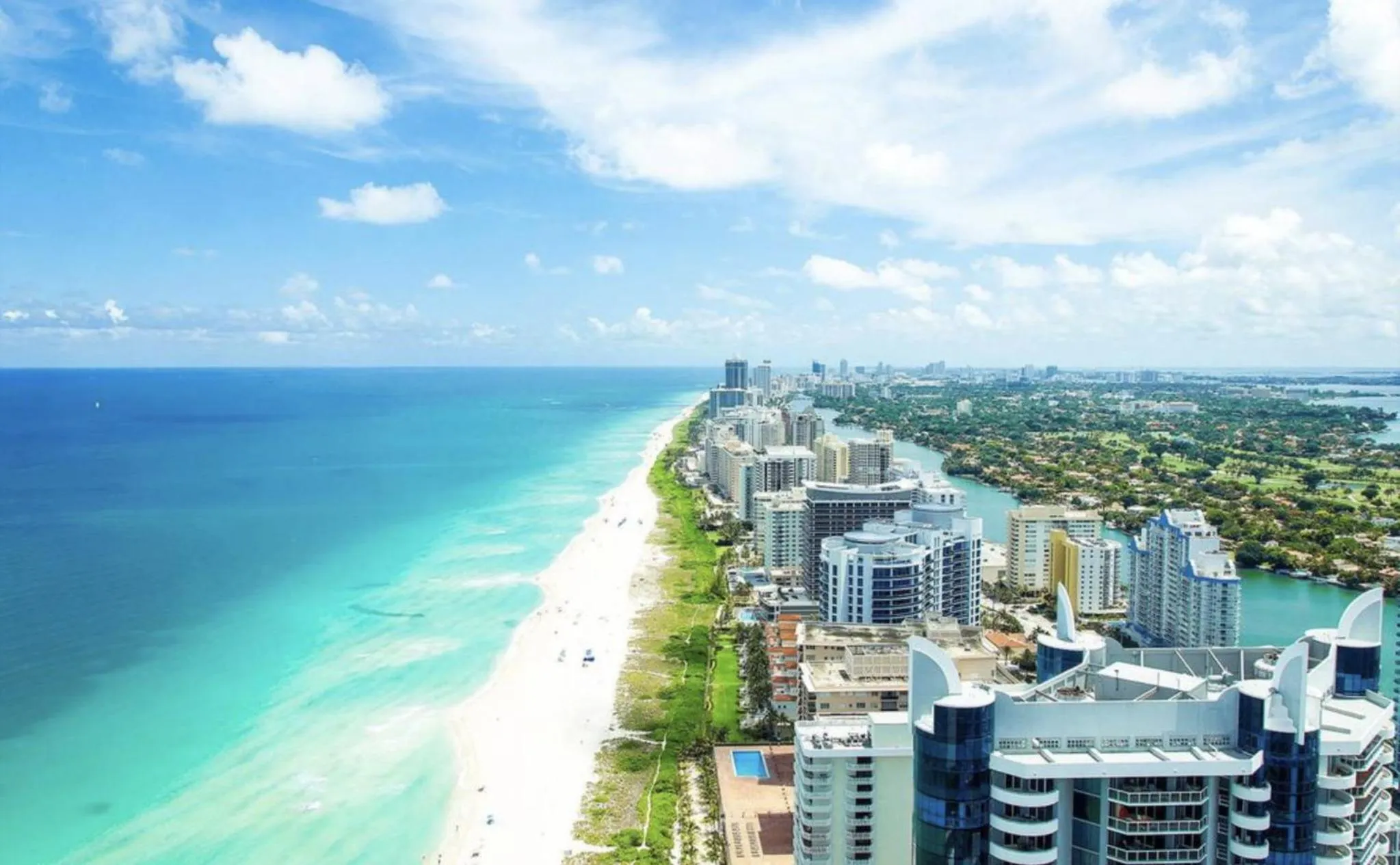 Property building in 1 Hotel & Homes Miami Beach Oceanfront Residence Suites By Joe Semary