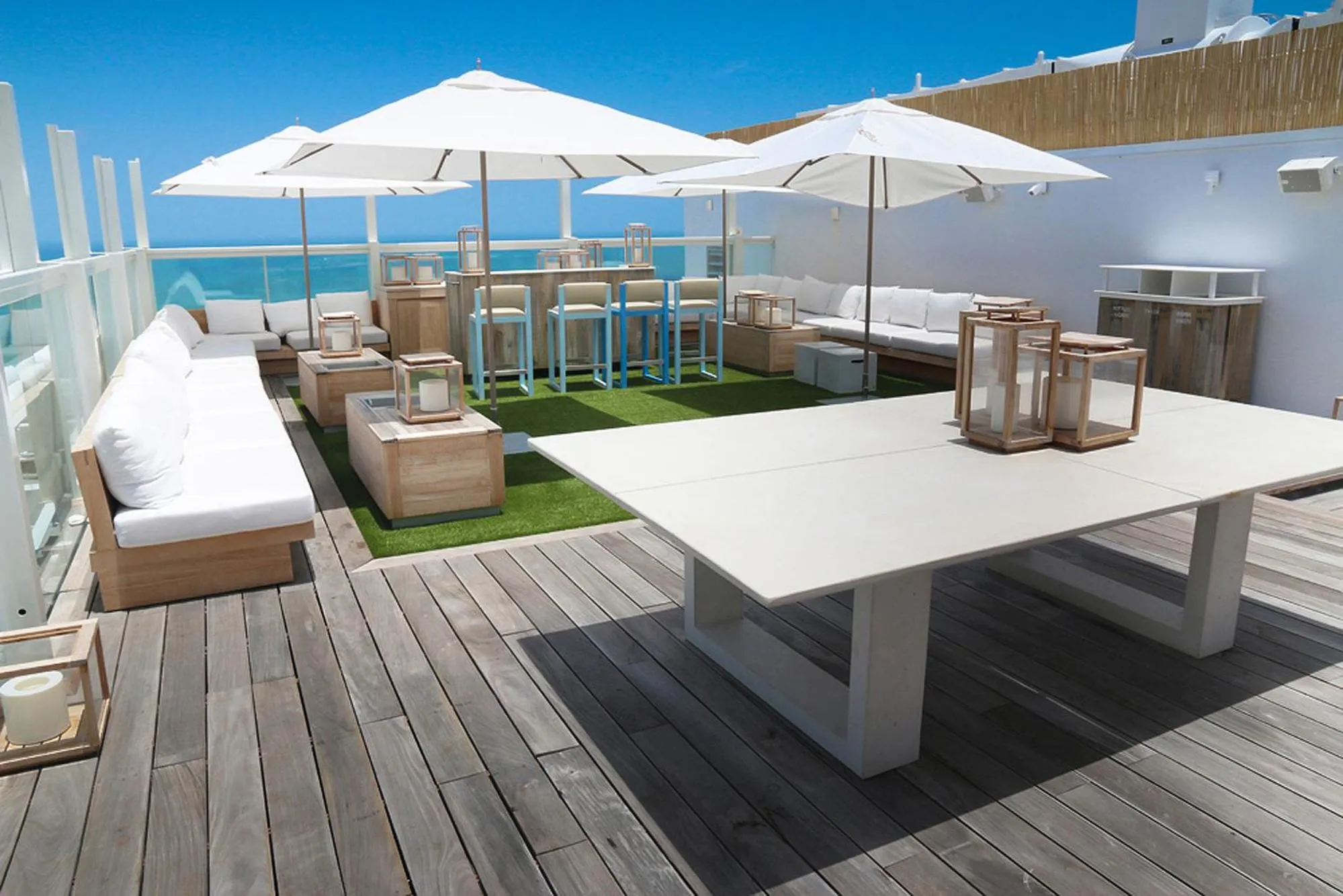 Seating area in 1 Hotel & Homes Miami Beach Oceanfront Residence Suites By Joe Semary